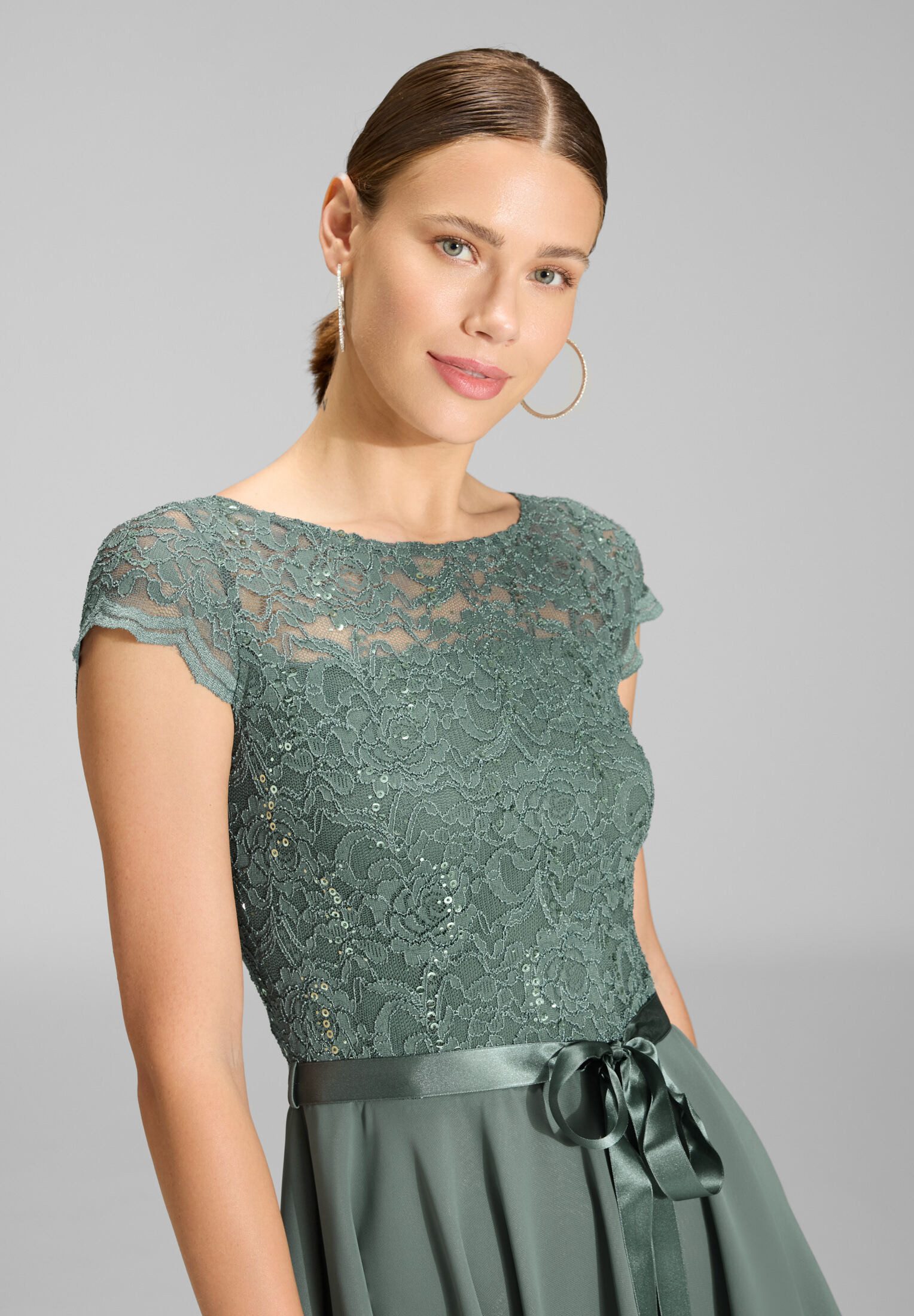 SWING Cocktailkleid Taillierte Passform mit ausgestelltem Rockteil