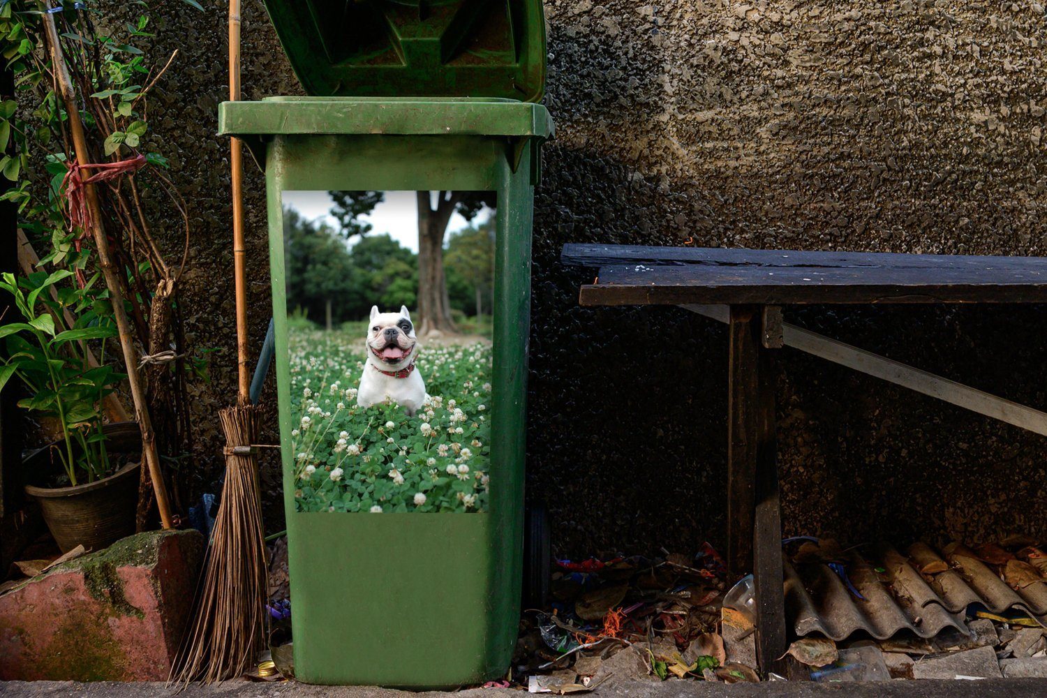 - Sticker, Mülltonne, (1 Abfalbehälter Hund St), Wandsticker Bulldogge Blumen - Mülleimer-aufkleber, Container, MuchoWow