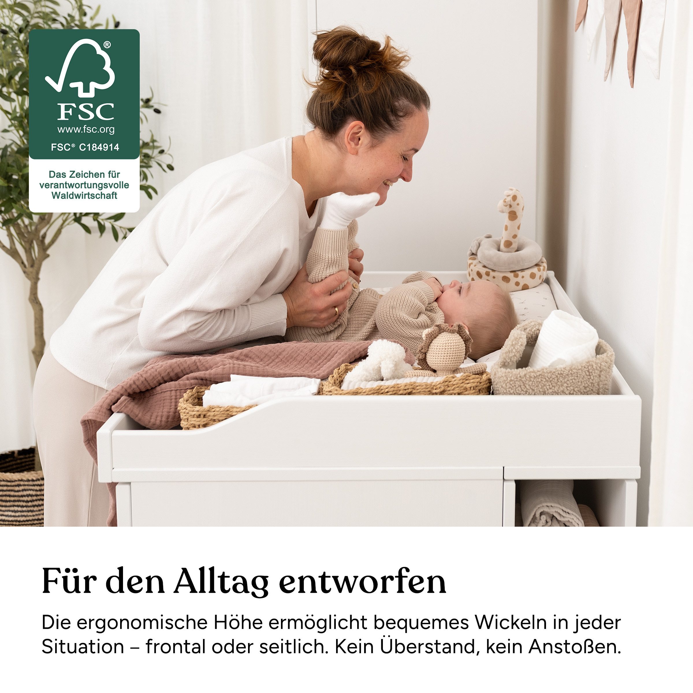 Ehrenkind Wickelkommode Linia mit abnehmbarem Wickelaufsatz aus Kiefer, 3 Schubladen + Regal, made in Europe – Bild 4 von 5