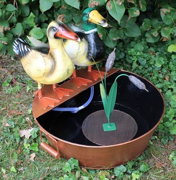 colourliving Zimmerbrunnen Metall Deko Brunnen Wasserspeier Entenpaar, Wasserbecken BxT: 42x42 cm, (Maritime Dekoration), handbemalt, aufwendig gestaltet, auch für den überdachten Außenbereich