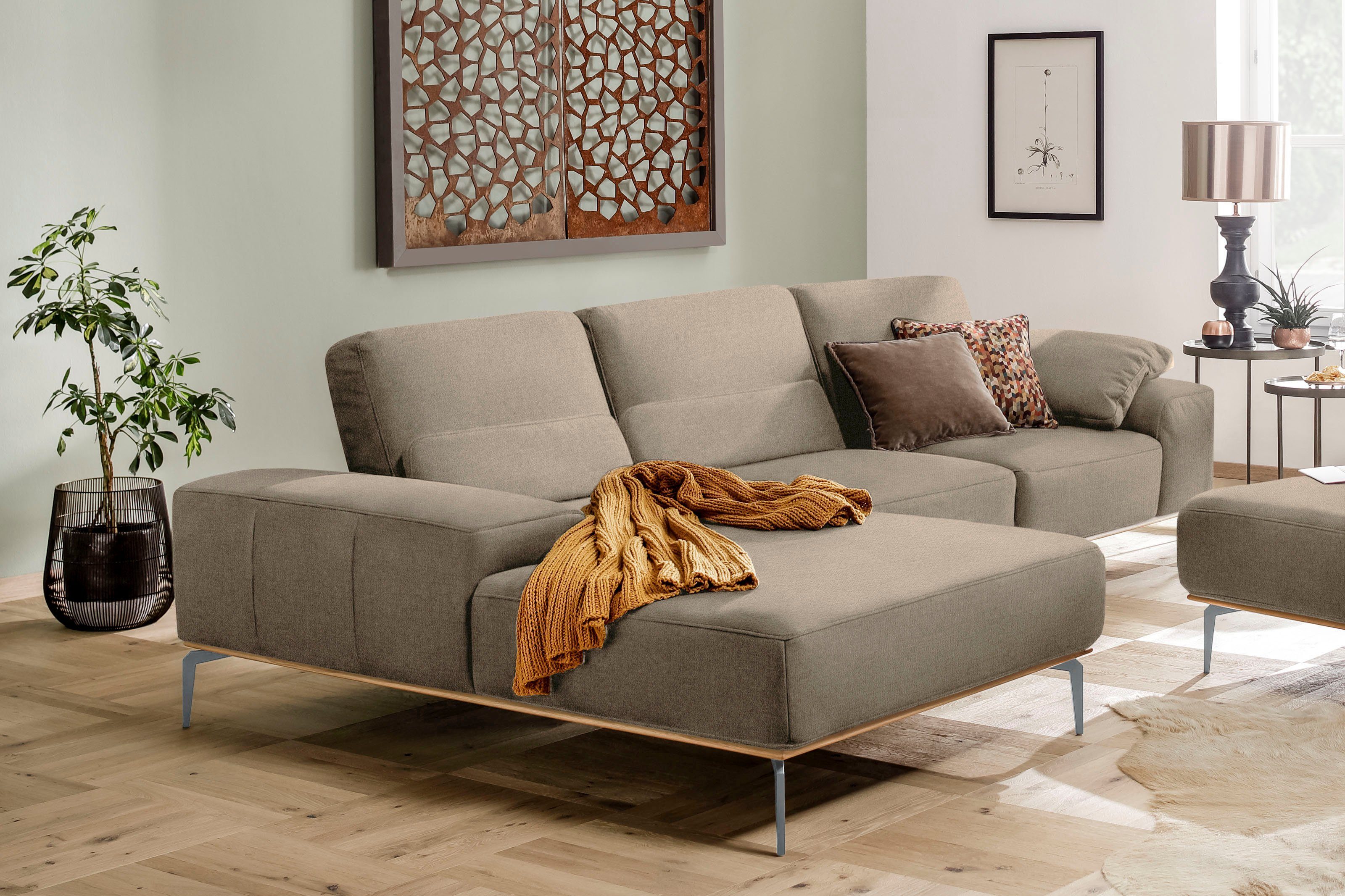 W.SCHILLIG Ecksofa run, Designsofa mit tollem Sitzkomfort, bequem, L-Form, mit elegantem Holzsockel, Füße in Silber matt, Breite 319 cm