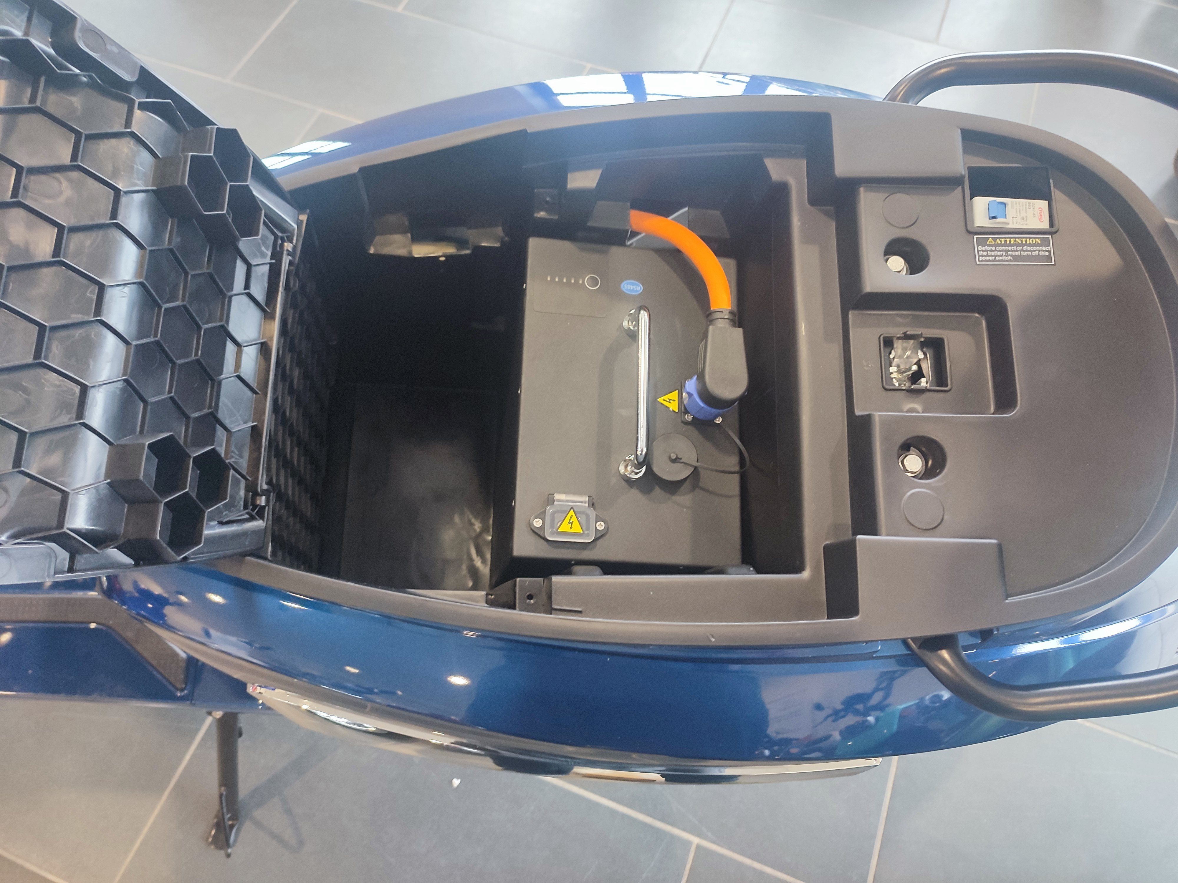 e-kuma E-Motorroller Cloud, 4500,00 W, 45 km/h, inklusive Topcase, inklusive 1x 72V31,2Ah Akku