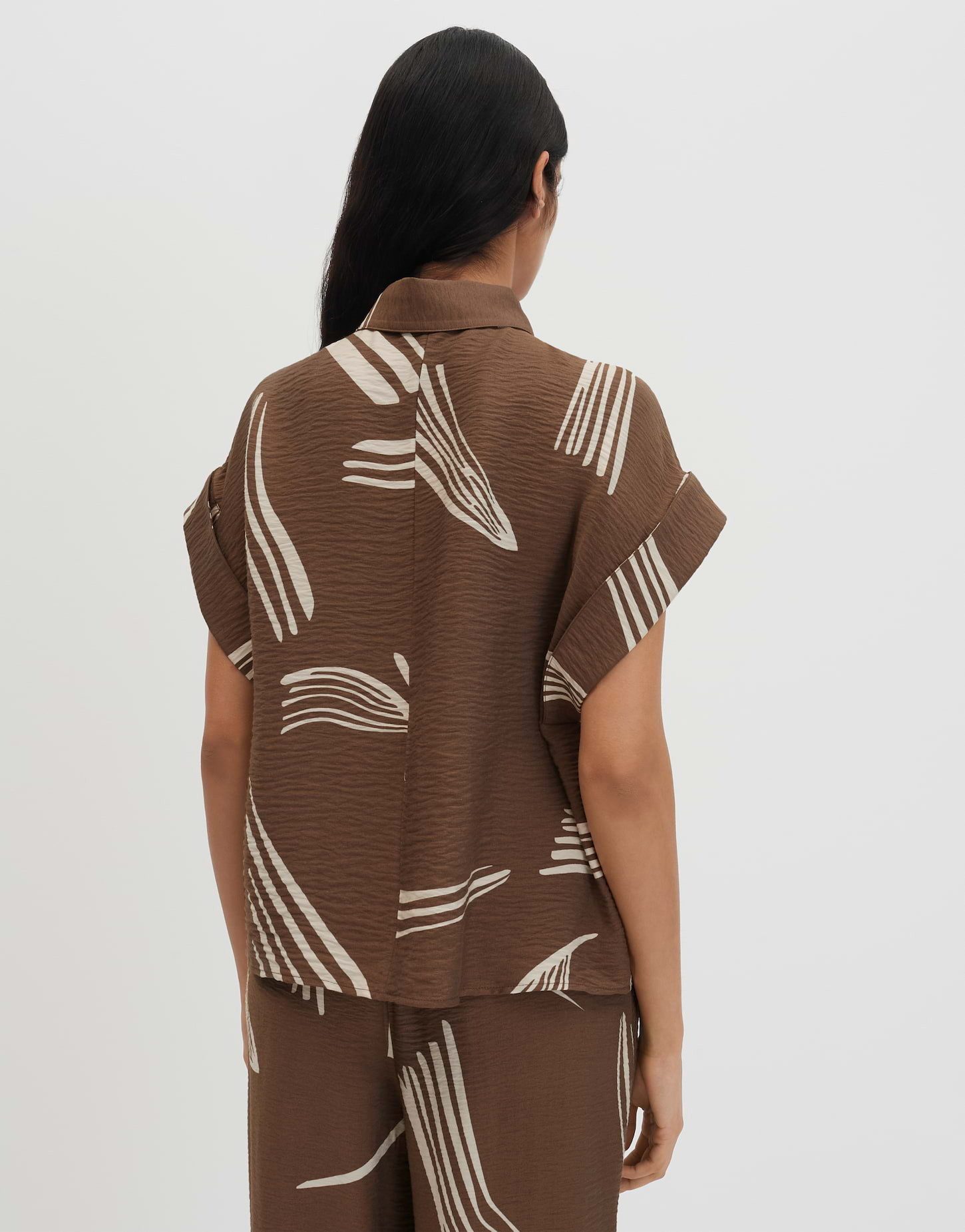 someday Kurzarmbluse Printbluse aus ECOVERO™ Viskosemix Loose Fit Boxy Silhouette mit Hemdblusenkragen