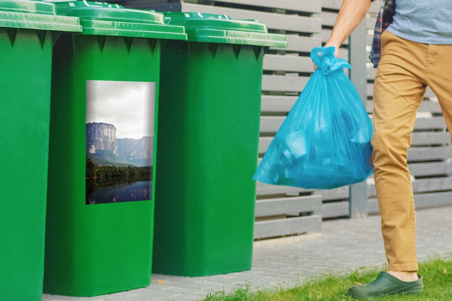 Mülltonne, des Sticker, MuchoWow in Abfalbehälter St), und Die Container, Berglandschaft Mülleimer-aufkleber, Canaima-Nationalparks Dschungel- (1 Wandsticker