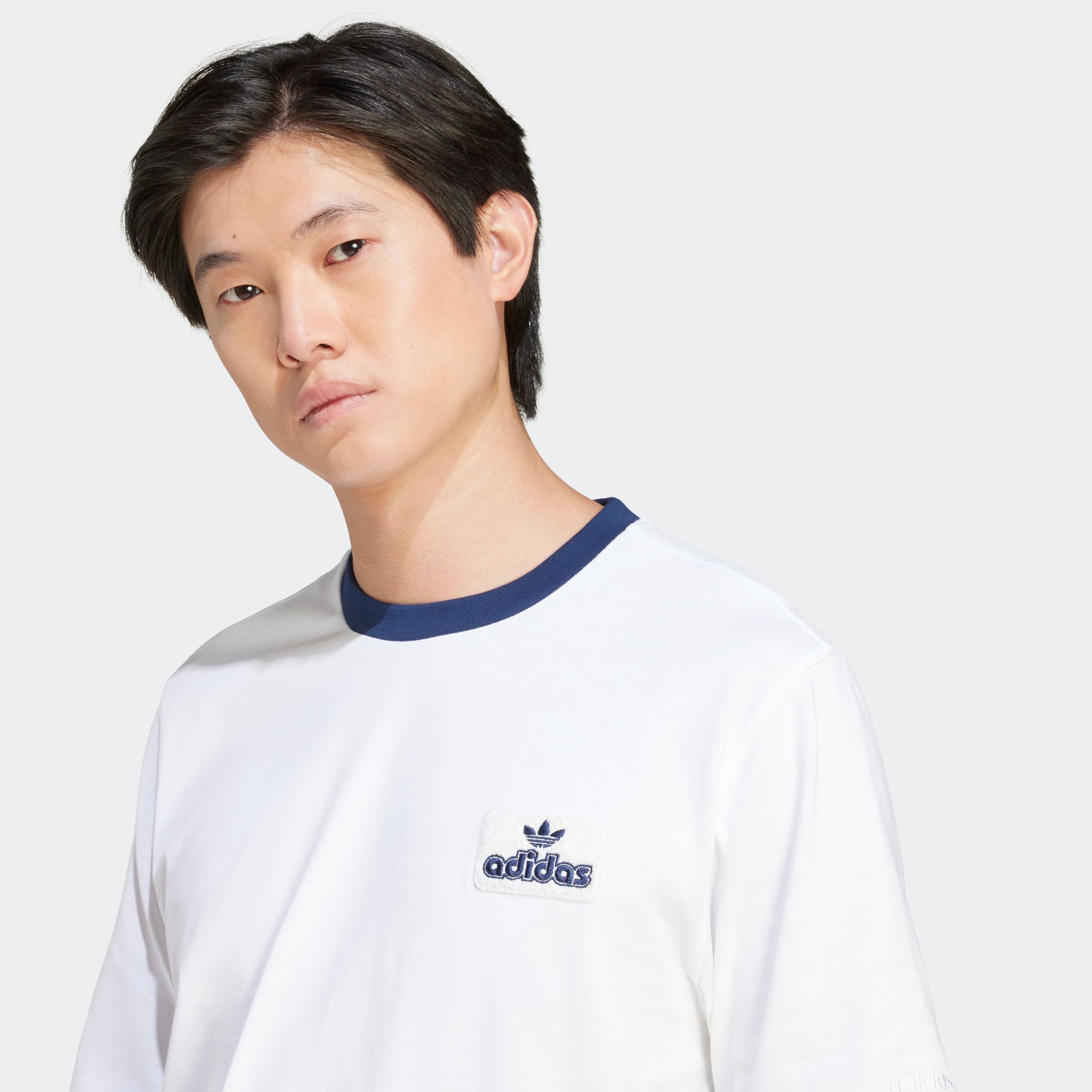 adidas Originals T-Shirt CONTRAST TEE mit Kontrastkragen und Bündchen, für Erwachsene, aus Baumwolle