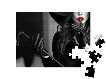 puzzleYOU Puzzle Sexy dominante Frau mit Hut und Peitsche, 48 Puzzleteile, puzzleYOU-Kollektionen Erotik