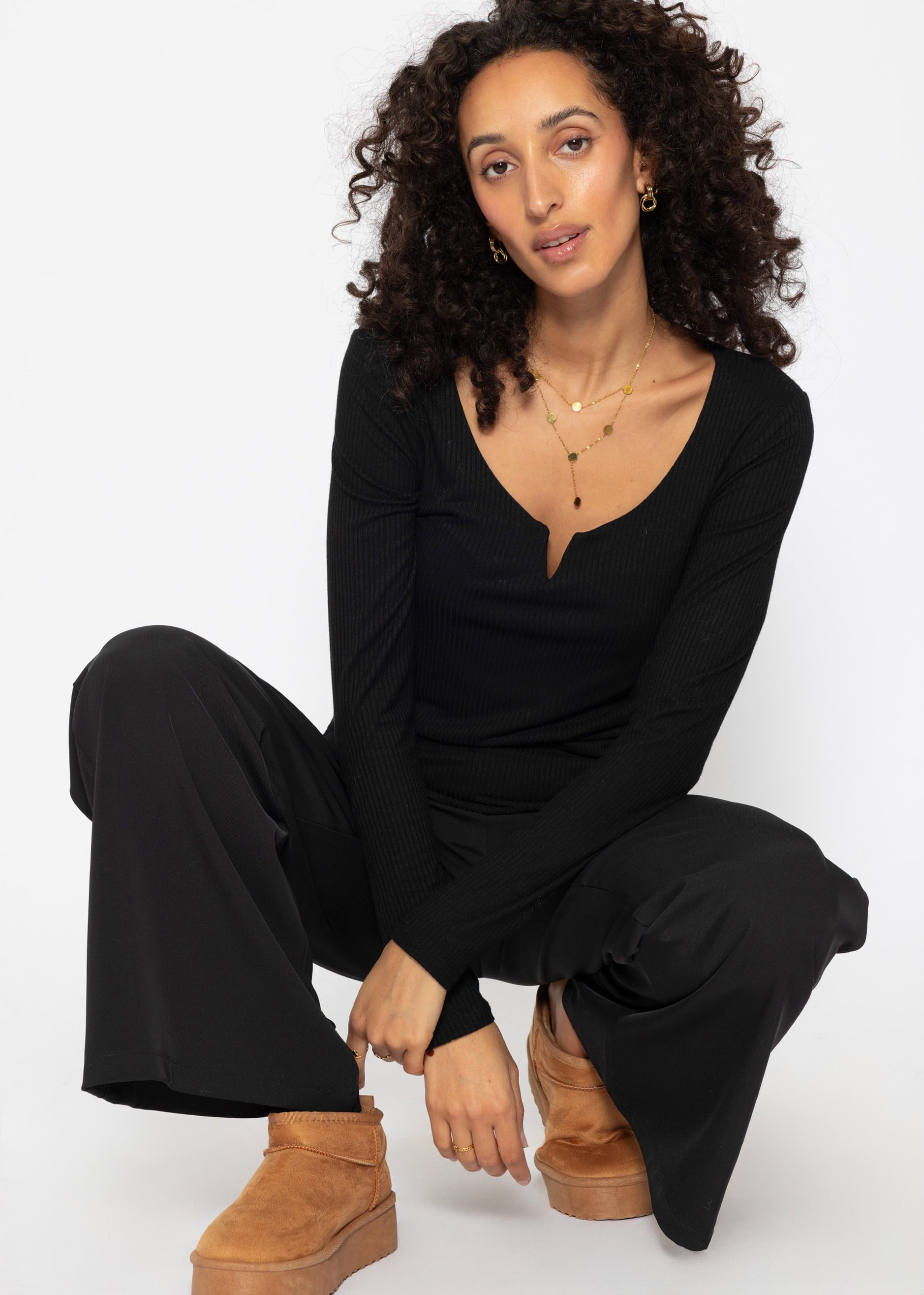 SASSYCLASSY Longshirt Geripptes Langarmshirt Damen mit V-Ausschnitt Shirt mit V-Detail Elegant Figurbetonte Passform Weiß Schwarz Grau