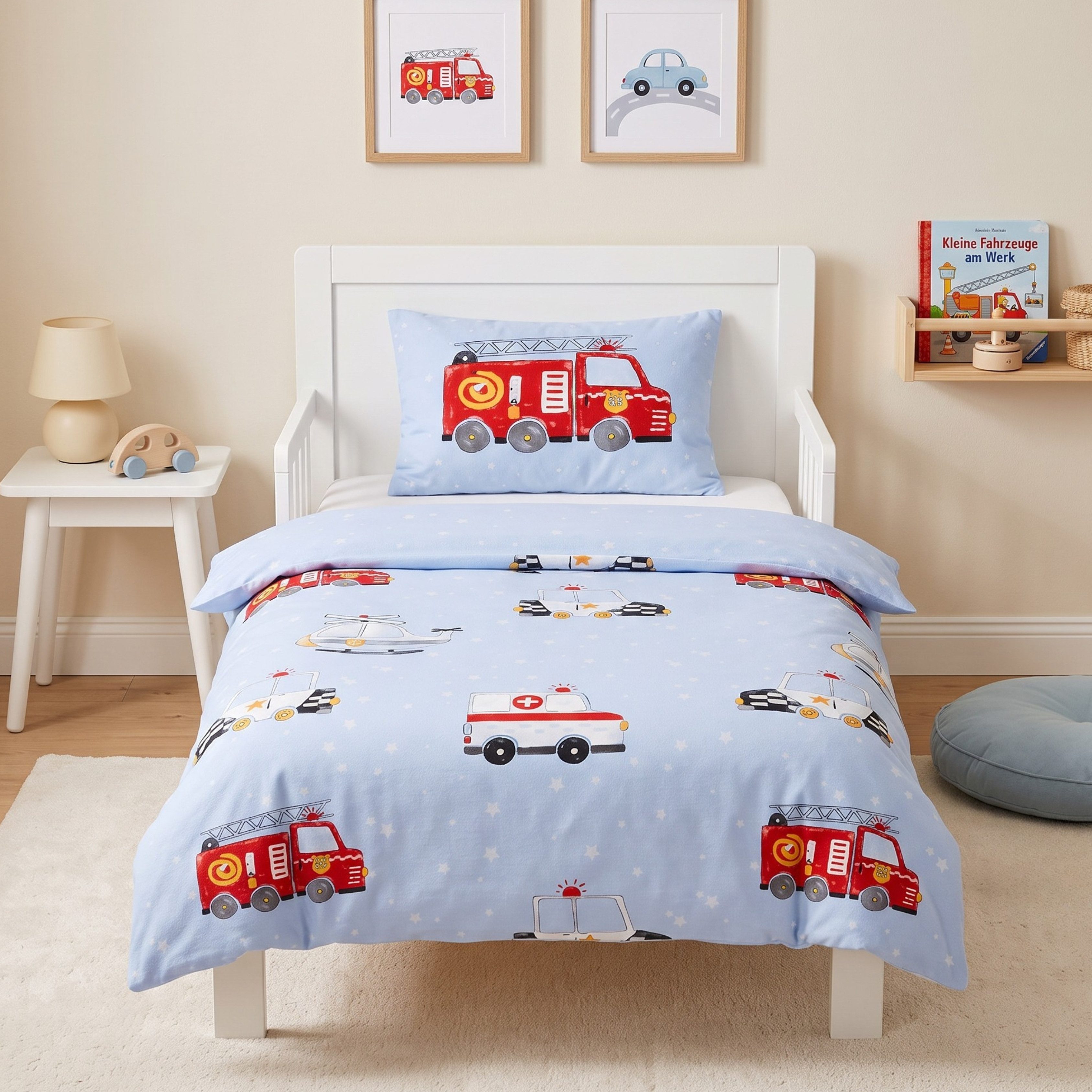 MTOnlinehandel Babybettwäsche Polizei & Feuerwehr 100x135 cm Flanell, Einsatzfahrzeuge, 100% Baumwolle, 2 teilig, Wendebettwäsche mit Krankenwagen, Hubschrauber & Sternen