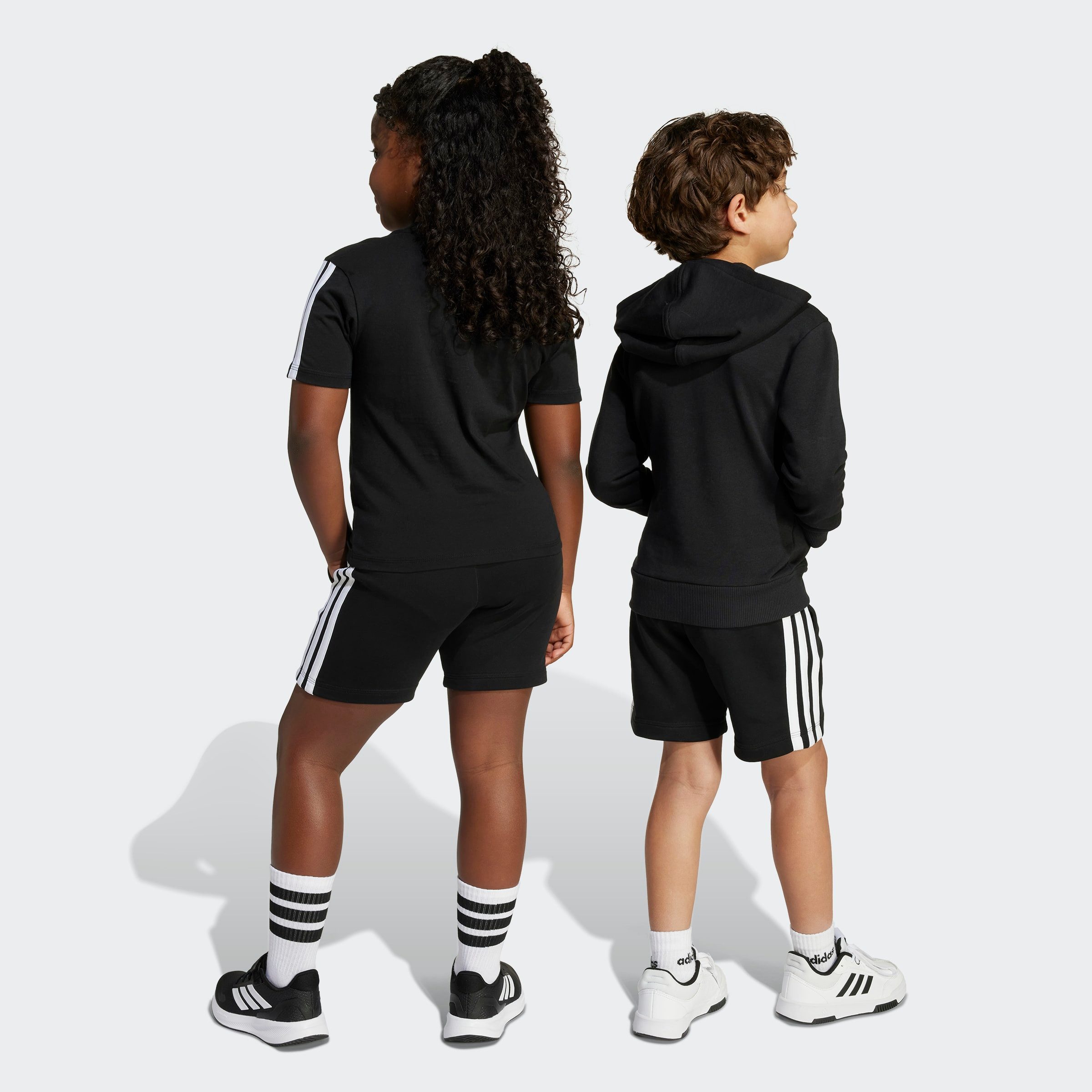 adidas Sportswear Shorts ESSENTIALS KIDS für Kinder, mit sportlichen 3-Streifen, aus Baumwolle und Polyester