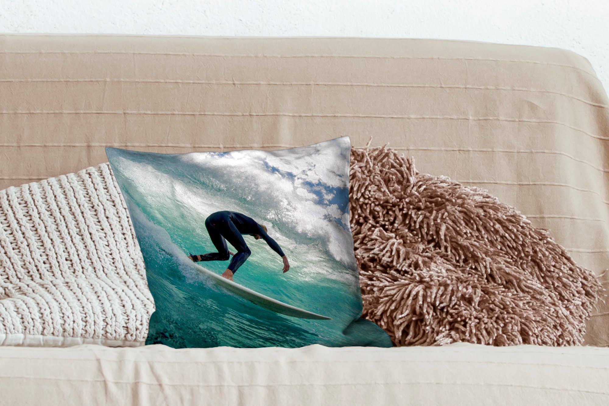 MuchoWow Dekokissen Surfer auf Wellen, Schlafzimmer, Sofakissen Wohzimmer, Deko, für Zierkissen Füllung mit