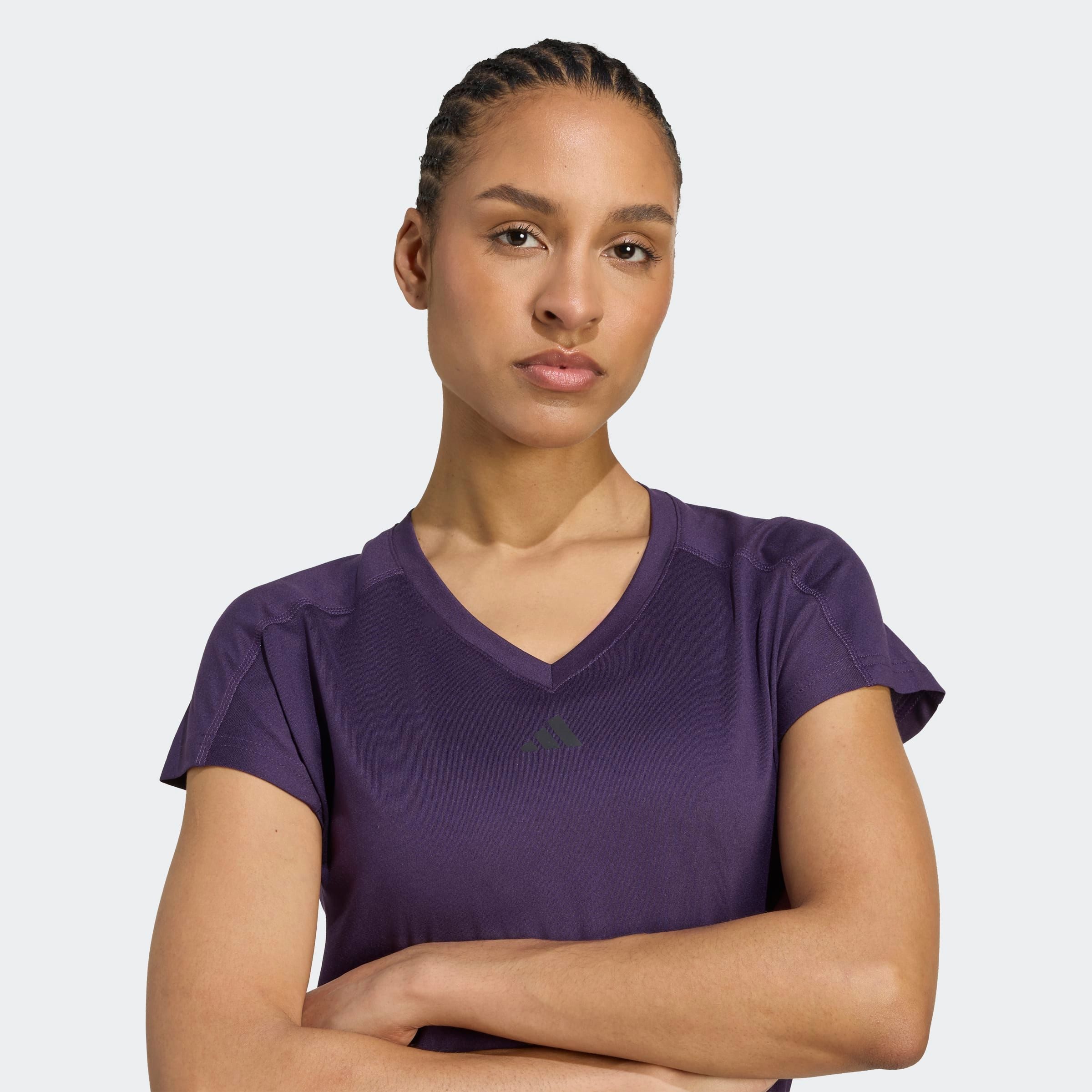 adidas Performance T-Shirt AEROREADY TRAIN ESSENTIALS MINIMAL BRANDING V-NECK Trainingsshirt, feuchtigkeitsabsorbierend mit V Ausschnitt