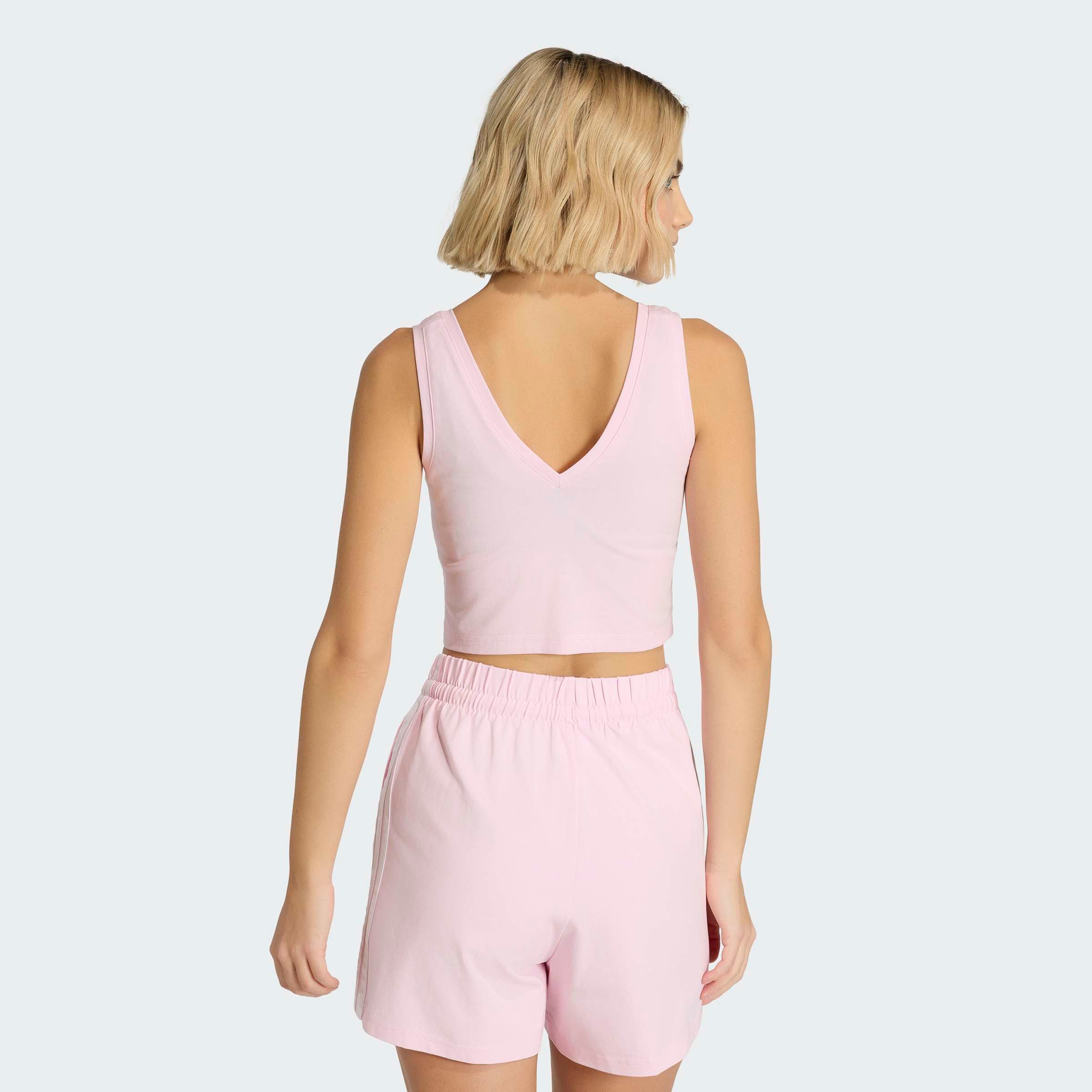 adidas Sportswear Tanktop ESSENTIALS SMALL LOGO COTTON LIFESTYLE schmale Passform, leichtes und luftiges Design