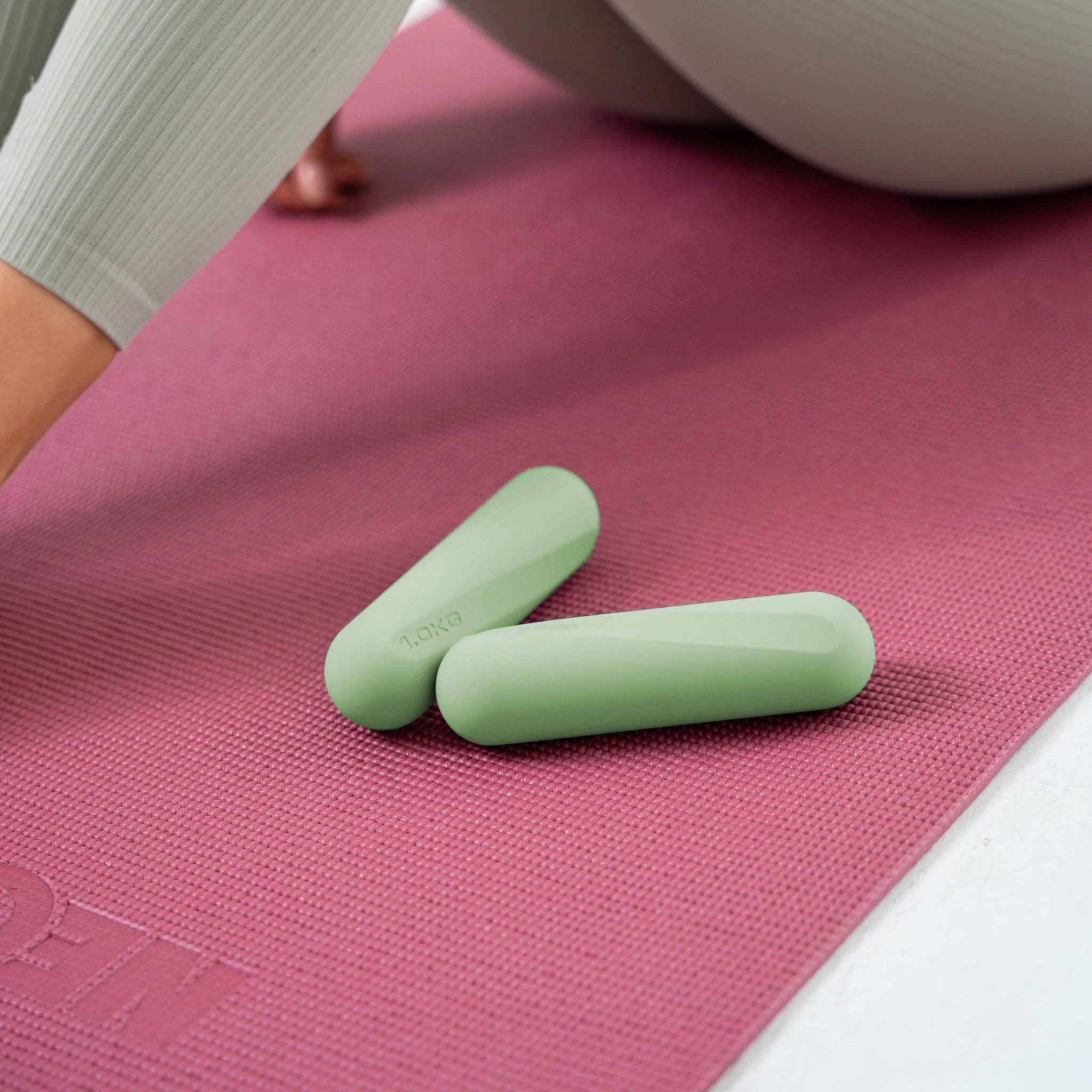 NEOLYMP Hantel-Set Pilates Hanteln 1 kg – rutschfestes Silikon Hantelset – 2er Set, (Kleine Hanteln für Frauen – Dumbbell Set für dein Home Pilates Set), Kurzhanteln 2er Set für Pilates, Yoga & Home Workout – kleine Hanteln