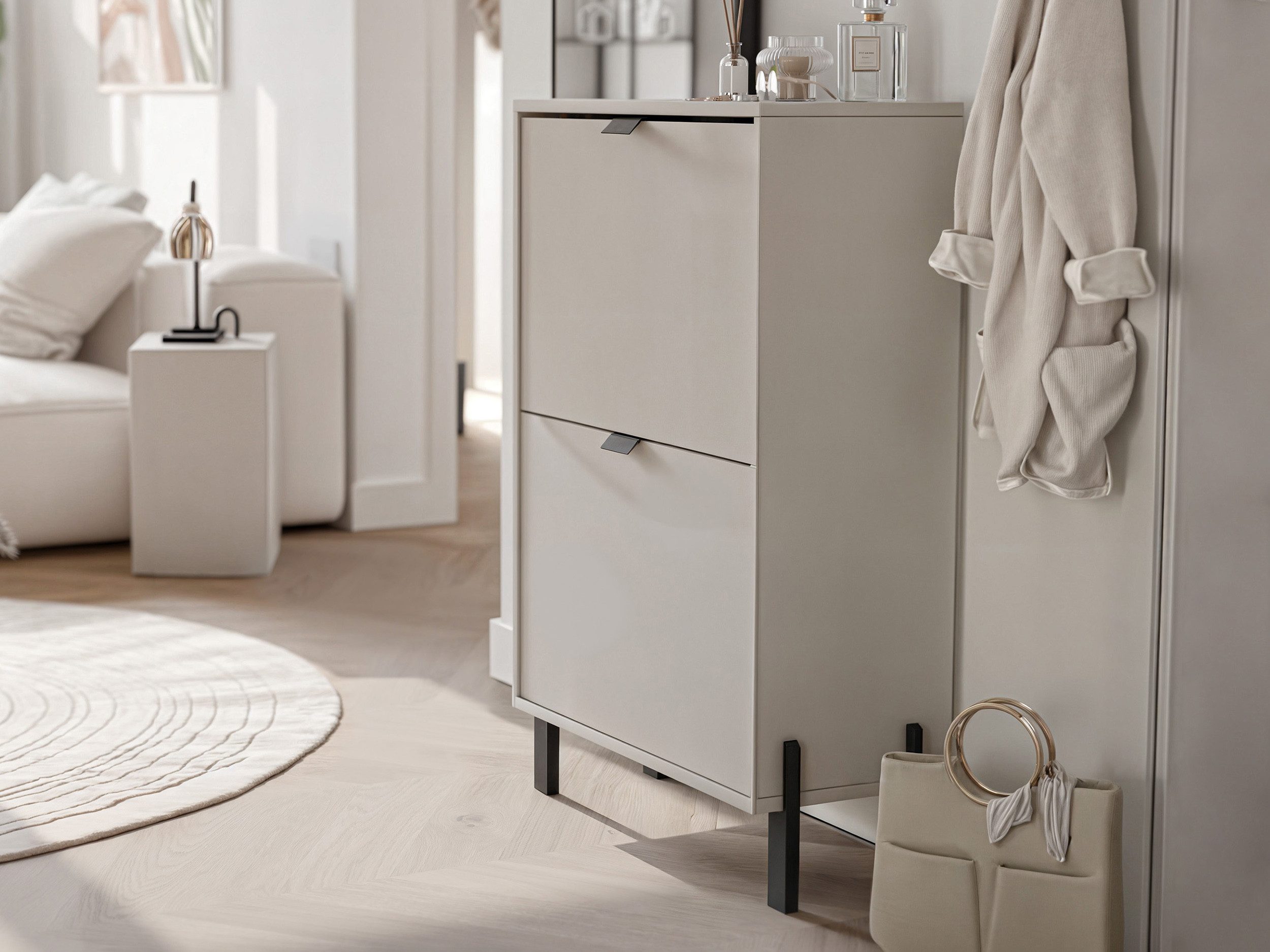 Beautysofa Schuhschrank CORTINA mit 2 Türen (mit Metallgriffen und Füßen, Farbe Sandbeige) Breite: 61 cm