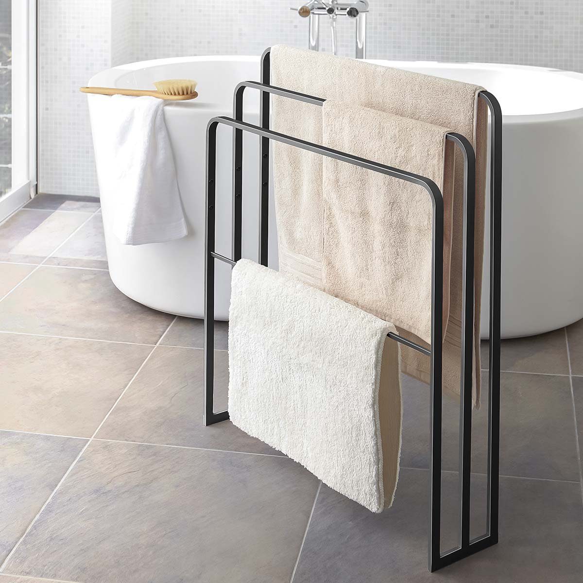 Yamazaki Handtuchständer "Tower" stehend platzsparend ohne Bohren 70x81x14c günstig online kaufen