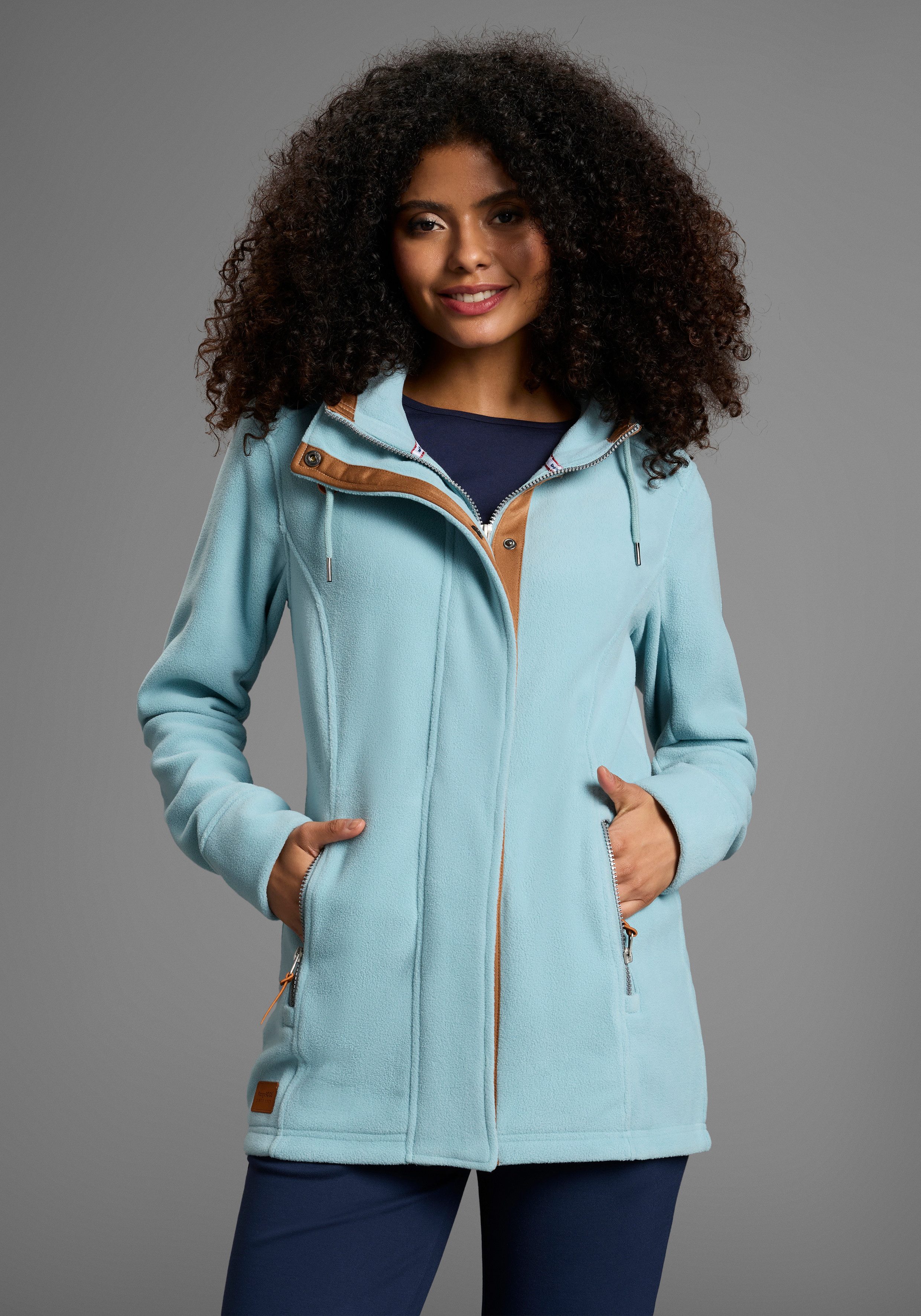 KangaROOS Fleecejacke hüftbedeckende Länge, mit Kapuze, mit Eingrifftaschen. € 69,99, (€ 69,99 pro 1 Stk).