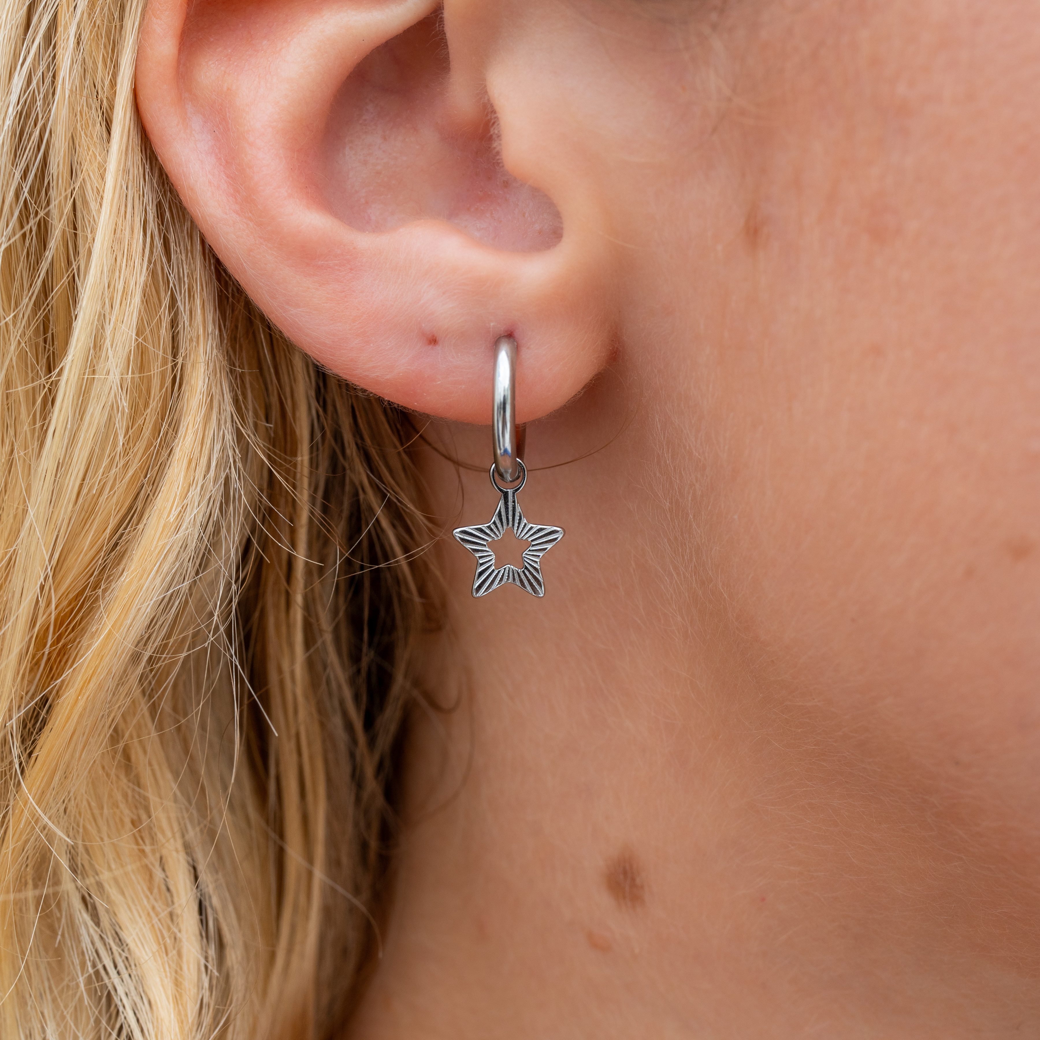 Made by Nami Paar Ohrhänger Set Ohrhänger Silber/Gold Edelstahl Stern Mond hypoallergen wasserfest, aus Edelstahl – Boho-Stil – für empfindliche Haut – alltagstauglich