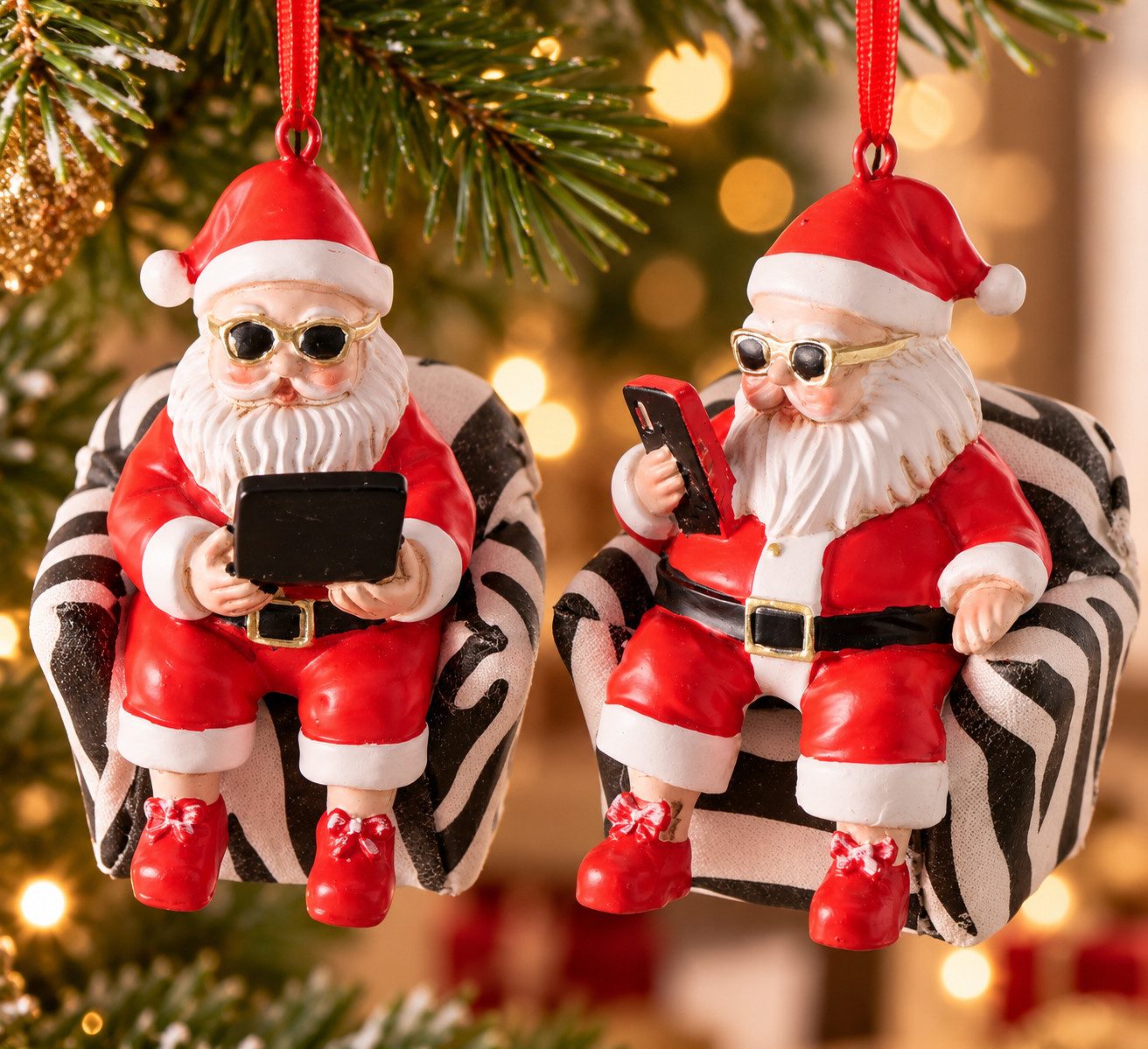 MF Weihnachtsbaumkugel Weihnachtsanhänger Santa Lounge im Zebra-Sessel 2er Set rot 9 cm (2 St)