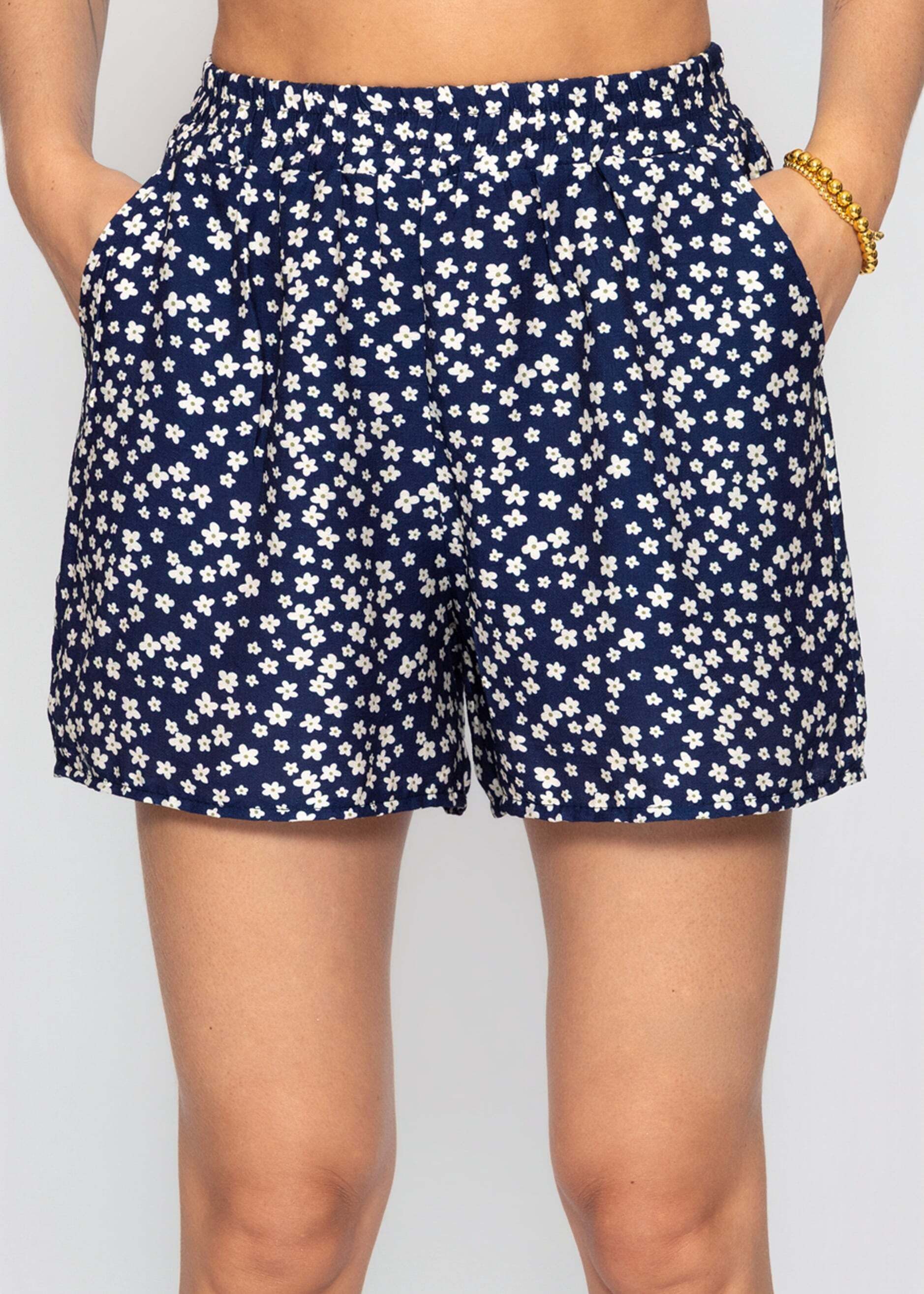 SASSYCLASSY Shorts Shorts mit floralem Druck für Damen Lockere Viskoseshorts mit elastischem Bund und seitlichen Taschen