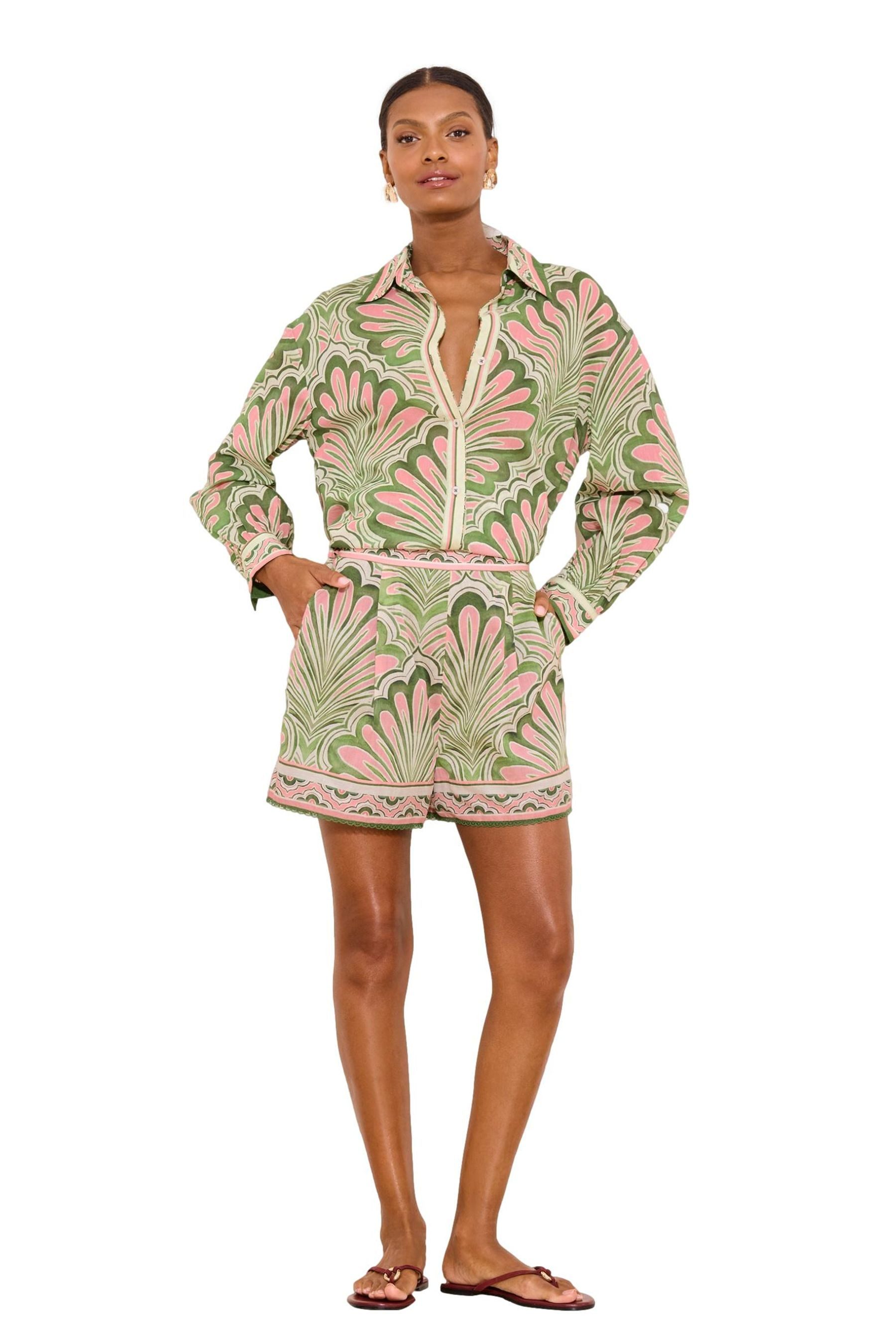 LIPSY Shorts Lipsy Shorts mit Tropenmuster (1-tlg)