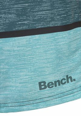 Bench. Badeshorts Mac im trendigen Blockstreifen-Look