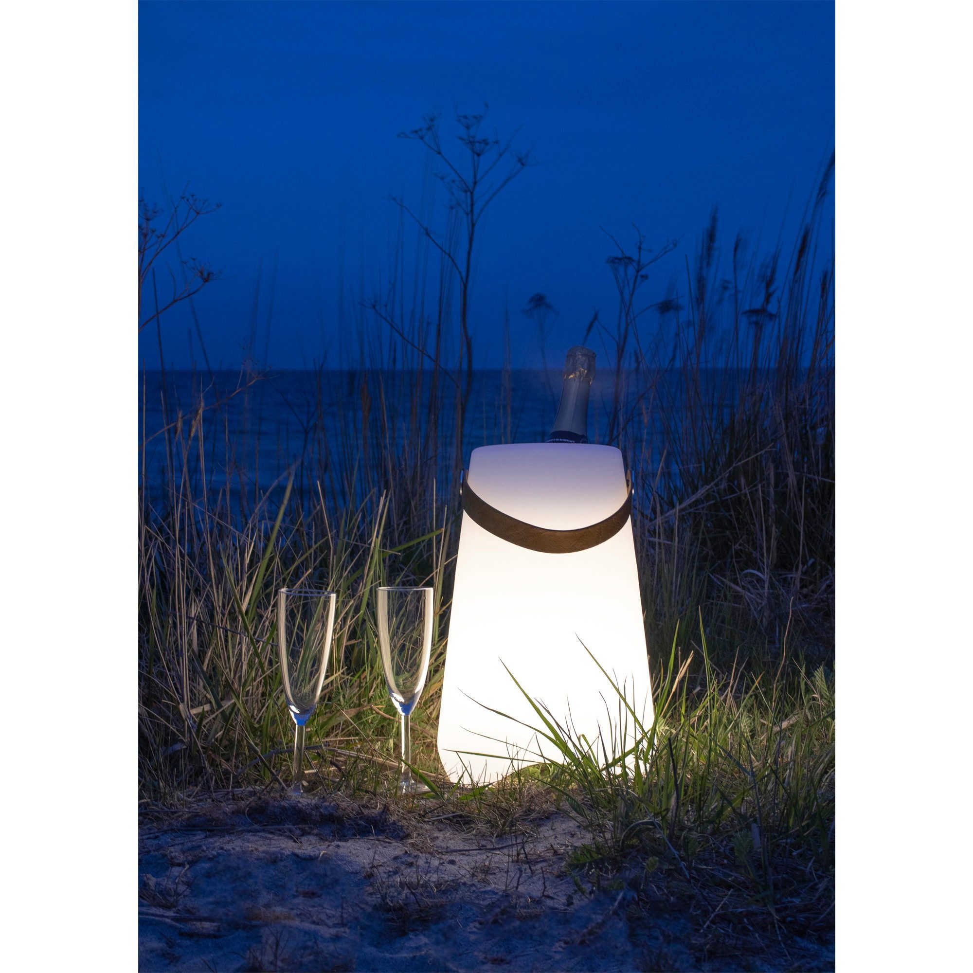 tinkaro Weinkühler Bristol LED mit Gurt 25 x 25 x 37,5 cm Weiß, Getränkekühler mit Tragegurt und wiederaufladbarer Stromversorgung