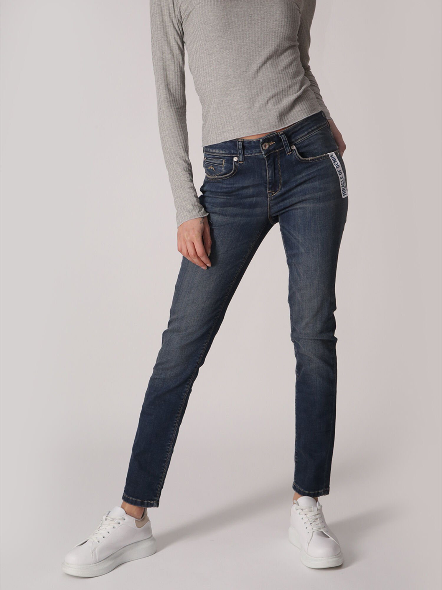 Monika of Destroyed-Look Madison im Slim-fit-Jeans Miracle Blue Denim