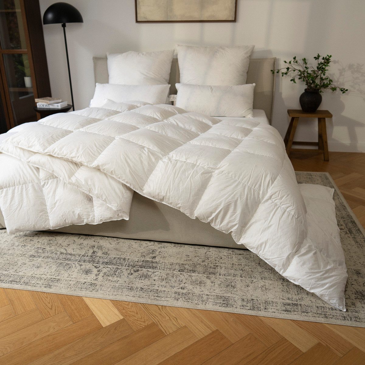LuxeCosy GmbH Gänsedaunenbettdecke Pure Gänse-Daunendecke, Füllung: 100% Gänsedaune, Bezug: 100% Baumwolle 220er Edelbatist, Bettdecke 135x200, 155x220 cm, Hergestellt in Deutschland