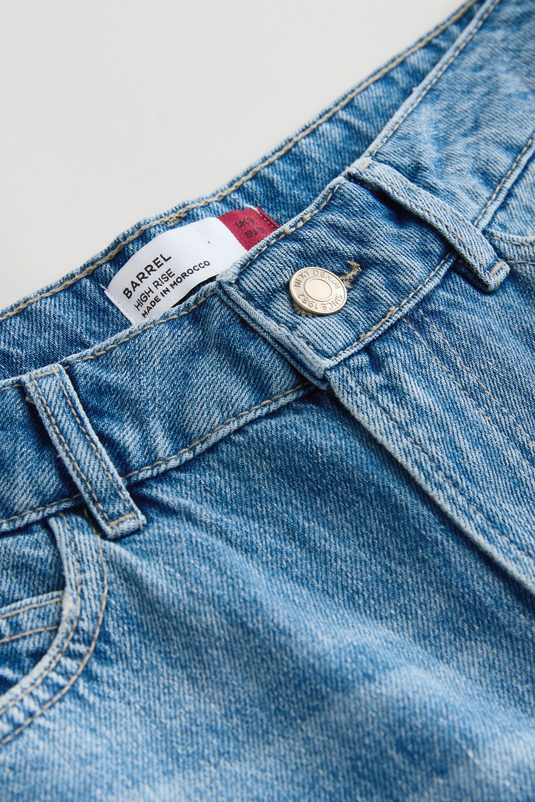 Next Weite Jeans Barrel-Jeans mit verdrehter Naht (1-tlg)
