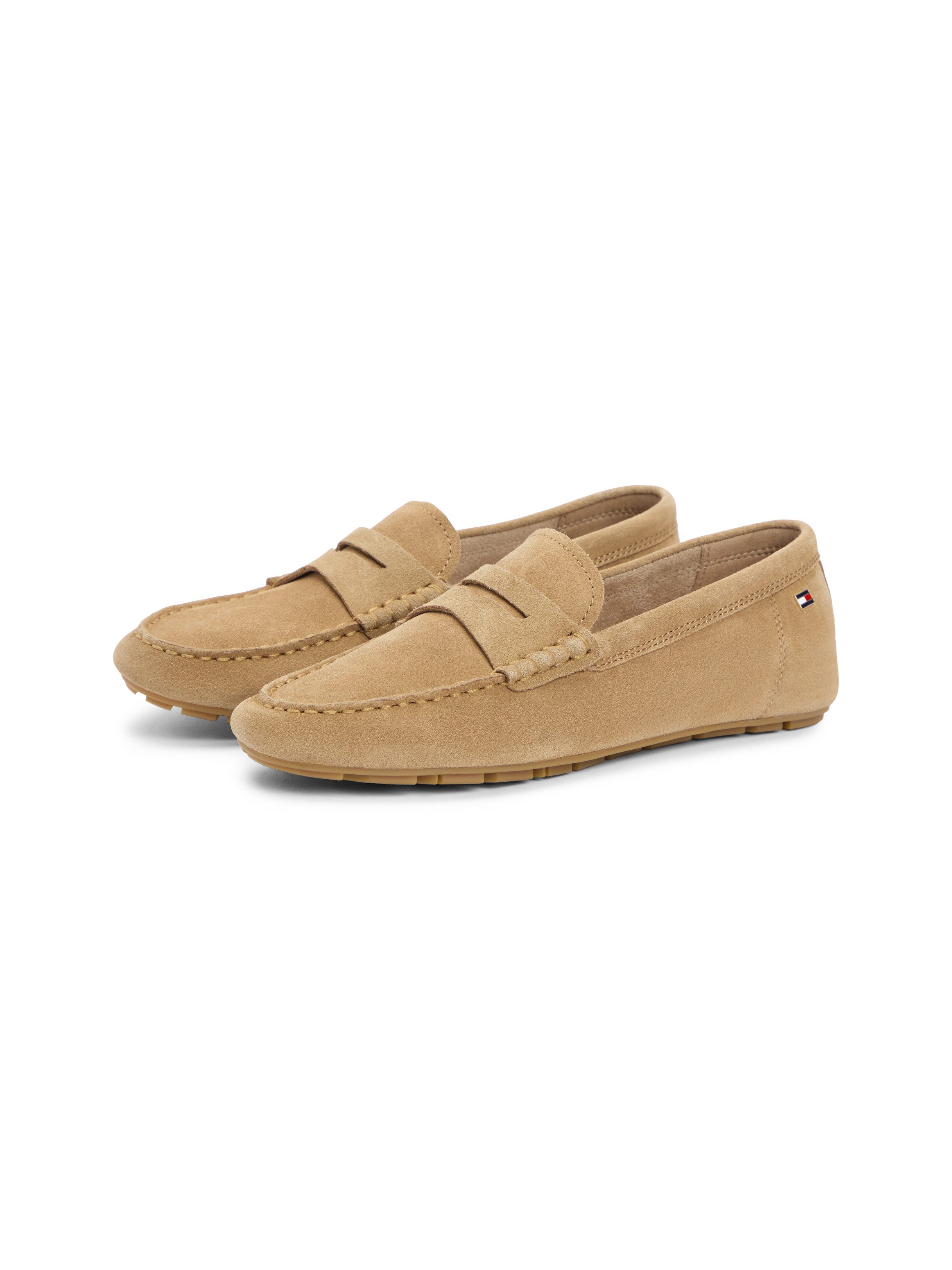 Tommy Hilfiger FLAG SOFT SUEDE DRIVER LOAFER Slipper, Schlupfschuh, Bequemschuh, Mokassin, Flats mit modischen Zierriegel