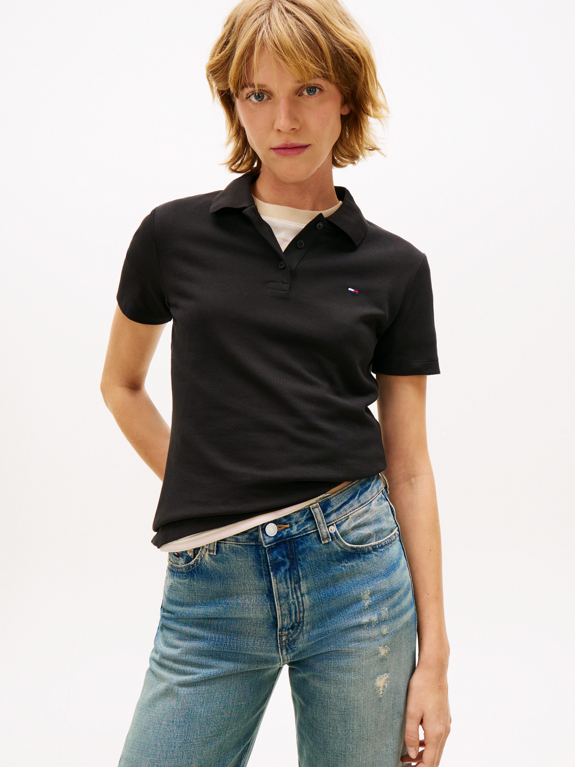 Tommy Jeans Poloshirt TJW SLIM ESSENTIAL POLO SHORT SLEEVE mit Logostickerei, Piqué