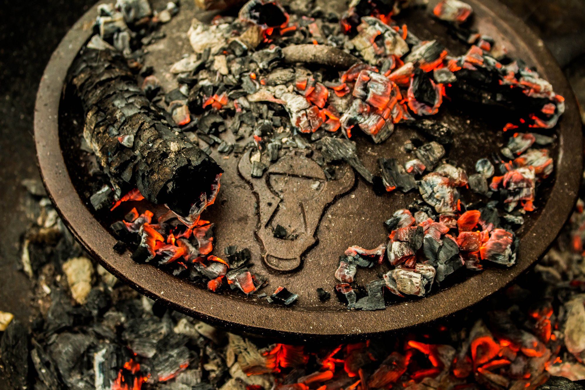 BBQ-Toro Grilltopf Potjie ca. 8 Liter, Südafrikanischer Kochtopf aus Gusseisen mit Füßen, Gusseisen