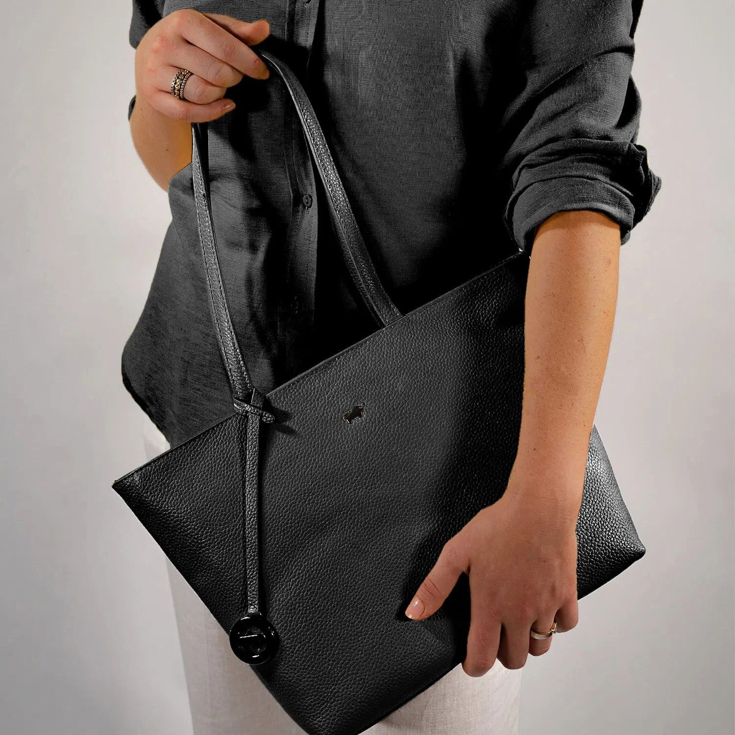 Braun Büffel Umhängetasche HANNA Shopper S creme