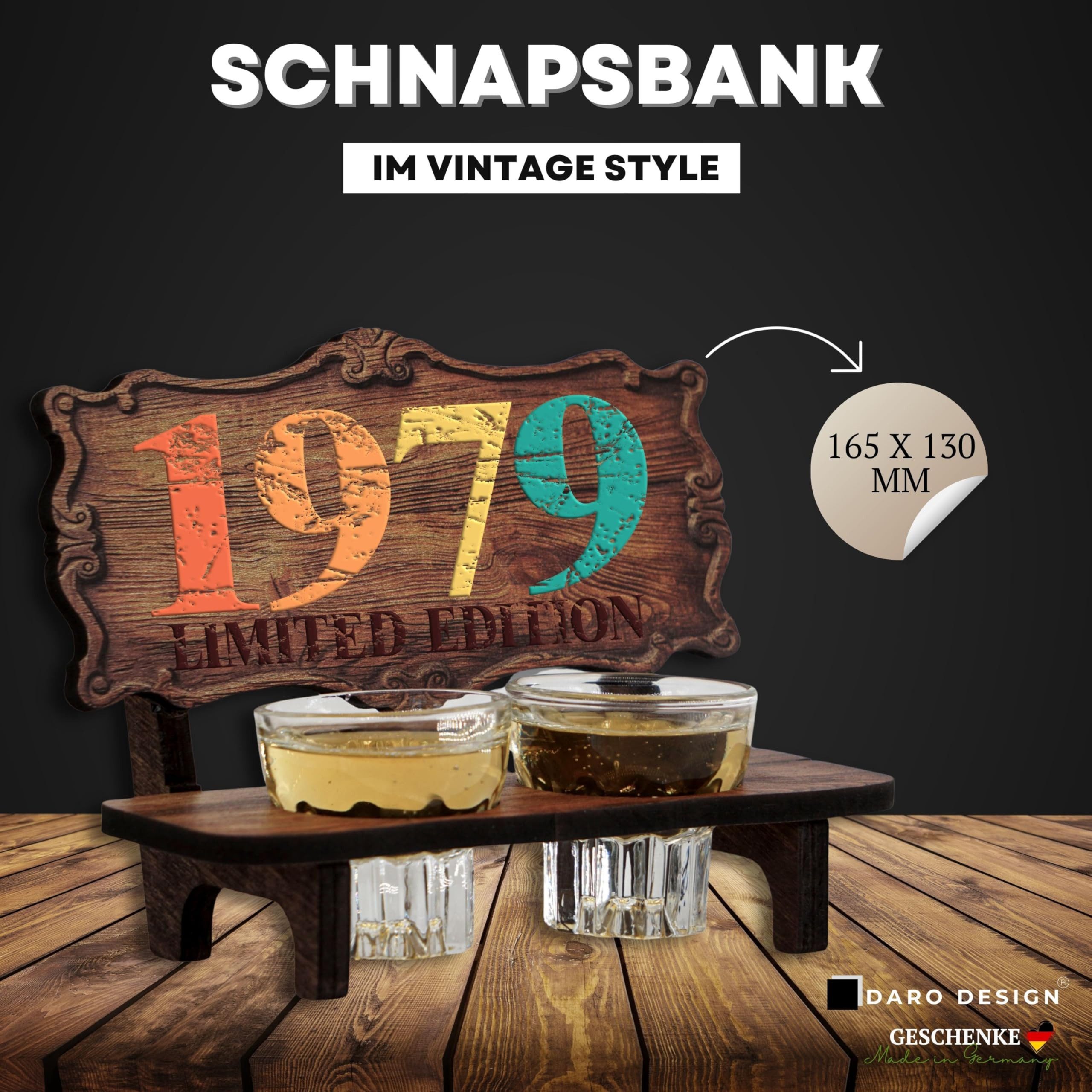 DARO Design Dekoobjekt Schnapsbank Jahrgang Vintage Geschenk mit 2 Gläsern (Geschenkset, Jahrgang 1979 – 2 Gläser), B 17 × H 13 cm, 6 mm HDF – Bild 2 von 5