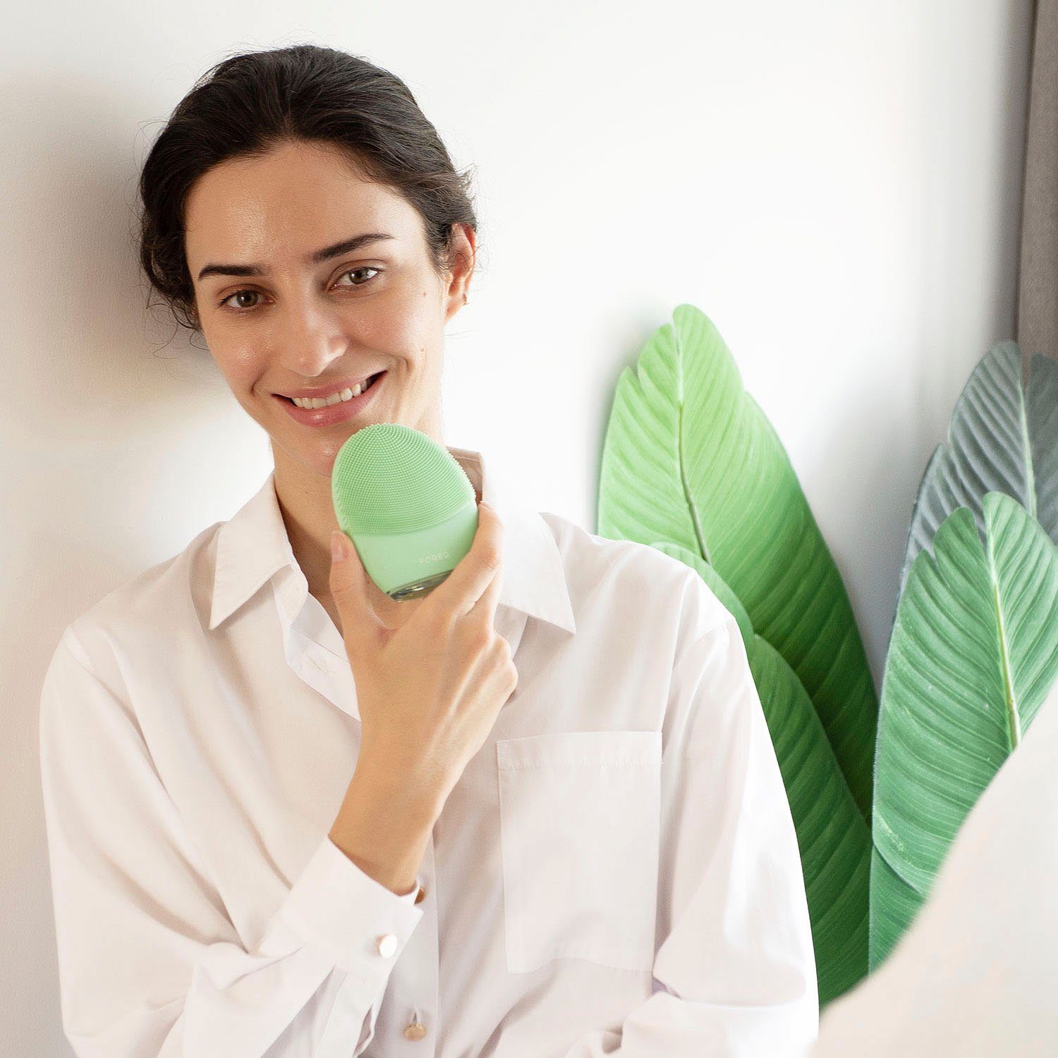 FOREO Elektrische Gesichtsreinigungsbürste LUNA™ 4 combination skin