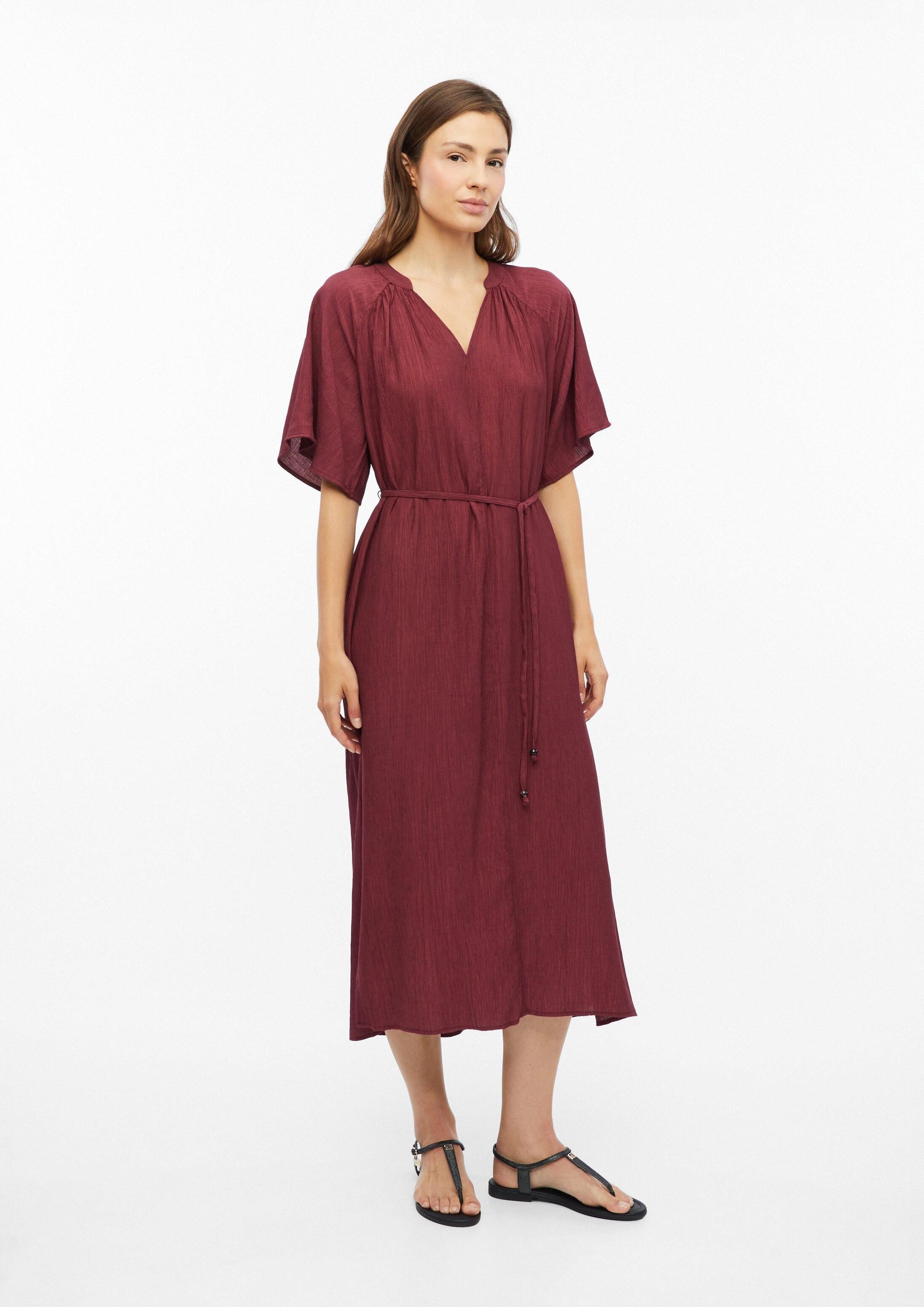 s.Oliver Midikleid Kleid Strukturiertes Viskosemix-Kleid im Relaxed Fit – Bild 5 von 5