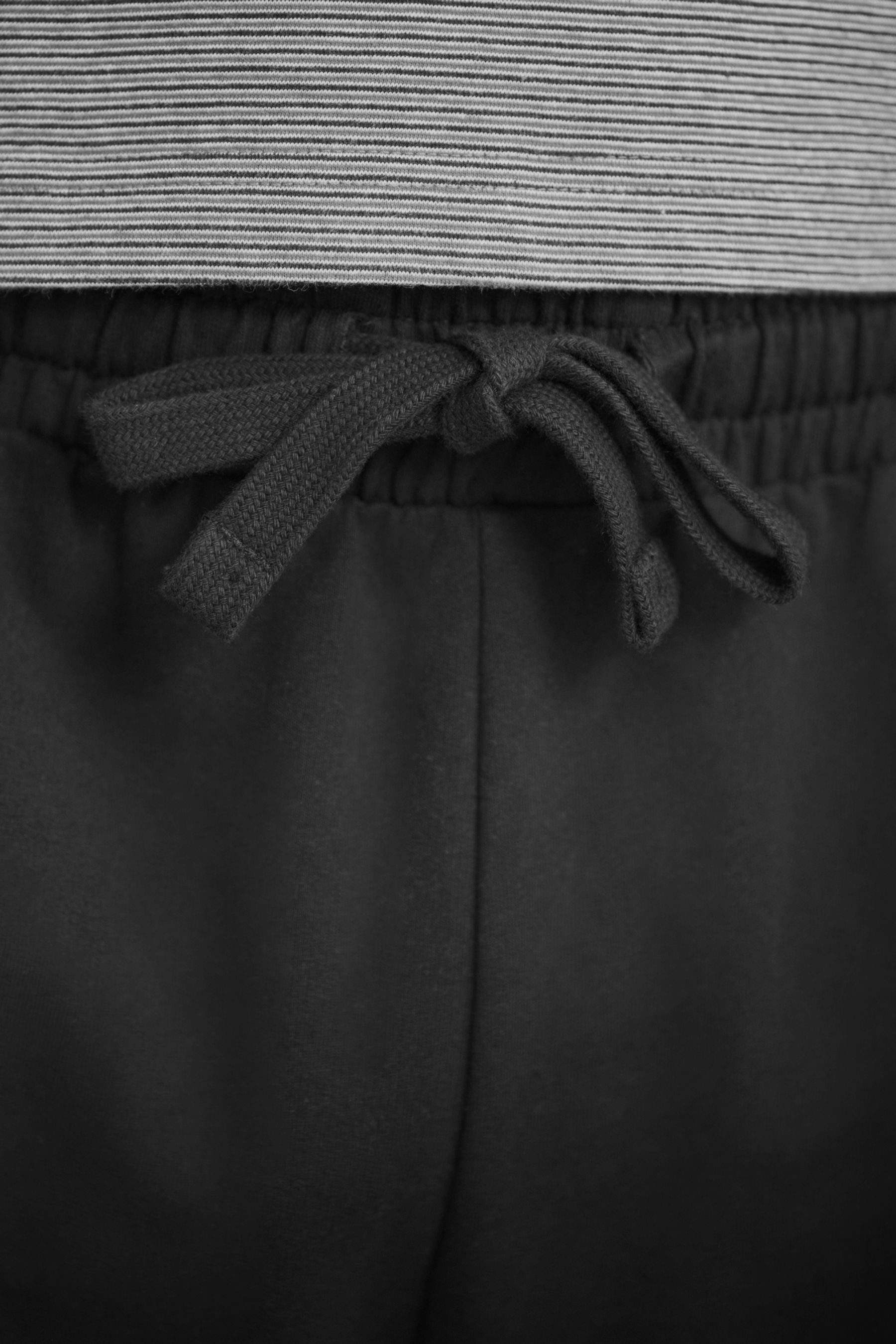 Shorts (4 mit im Grey Schlafanzug tlg) Feingestreifter Pyjama 2er-Pack Next Stripe