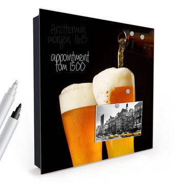 Primedeco Schlüsselkasten Magnetpinnwand mit Glasfront Bier wird eingeschenkt (1 St)