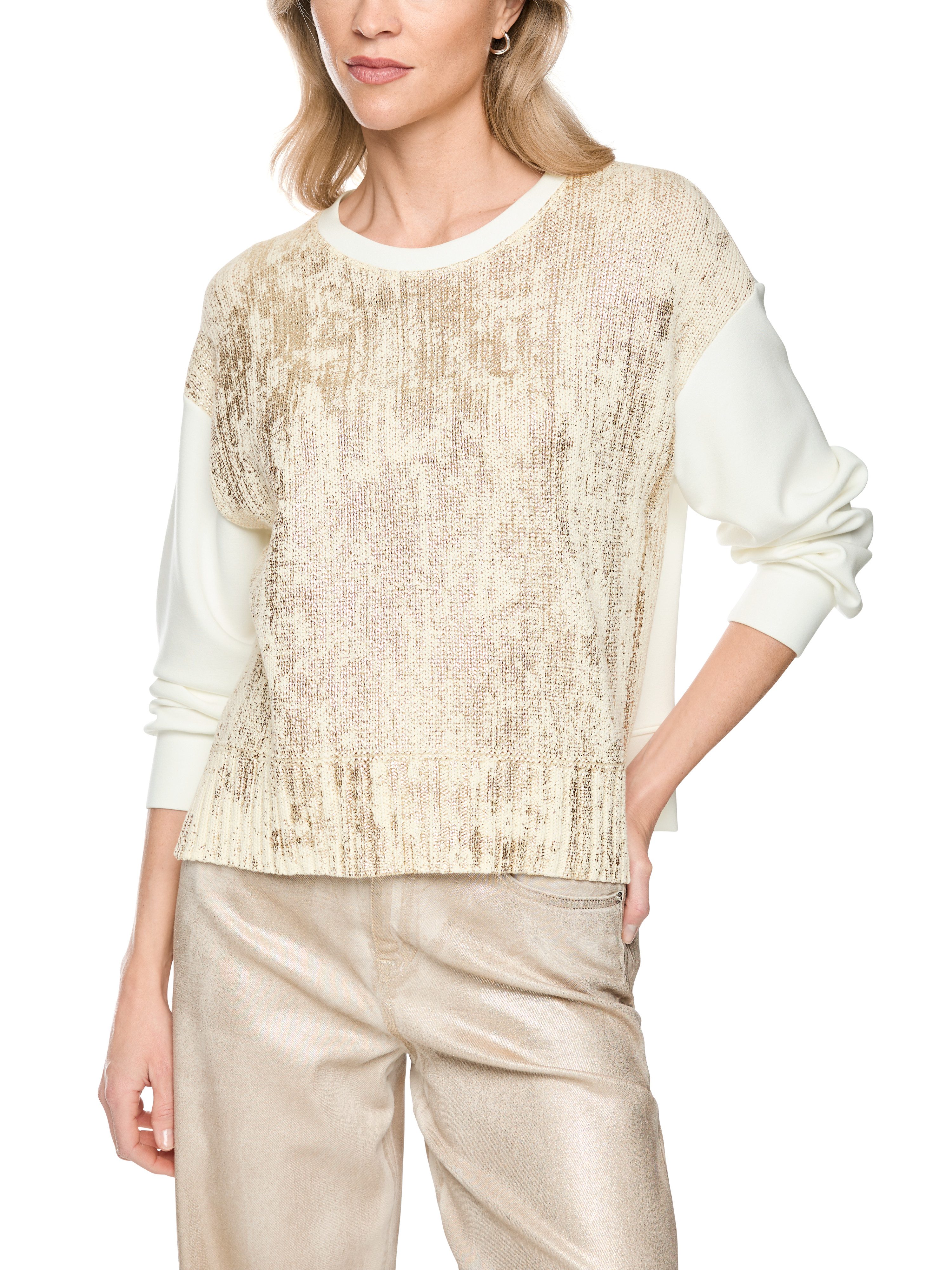 Marc Cain Rundhalspullover Golden Hour Premium Damenmode glanzvolle goldfarbene Beschichtung auf der Vorderseite