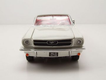 Motormax Modellauto Ford Mustang Convertible 1964 1/2 creme James Bond Goldfinger Modellau, Maßstab 1:24