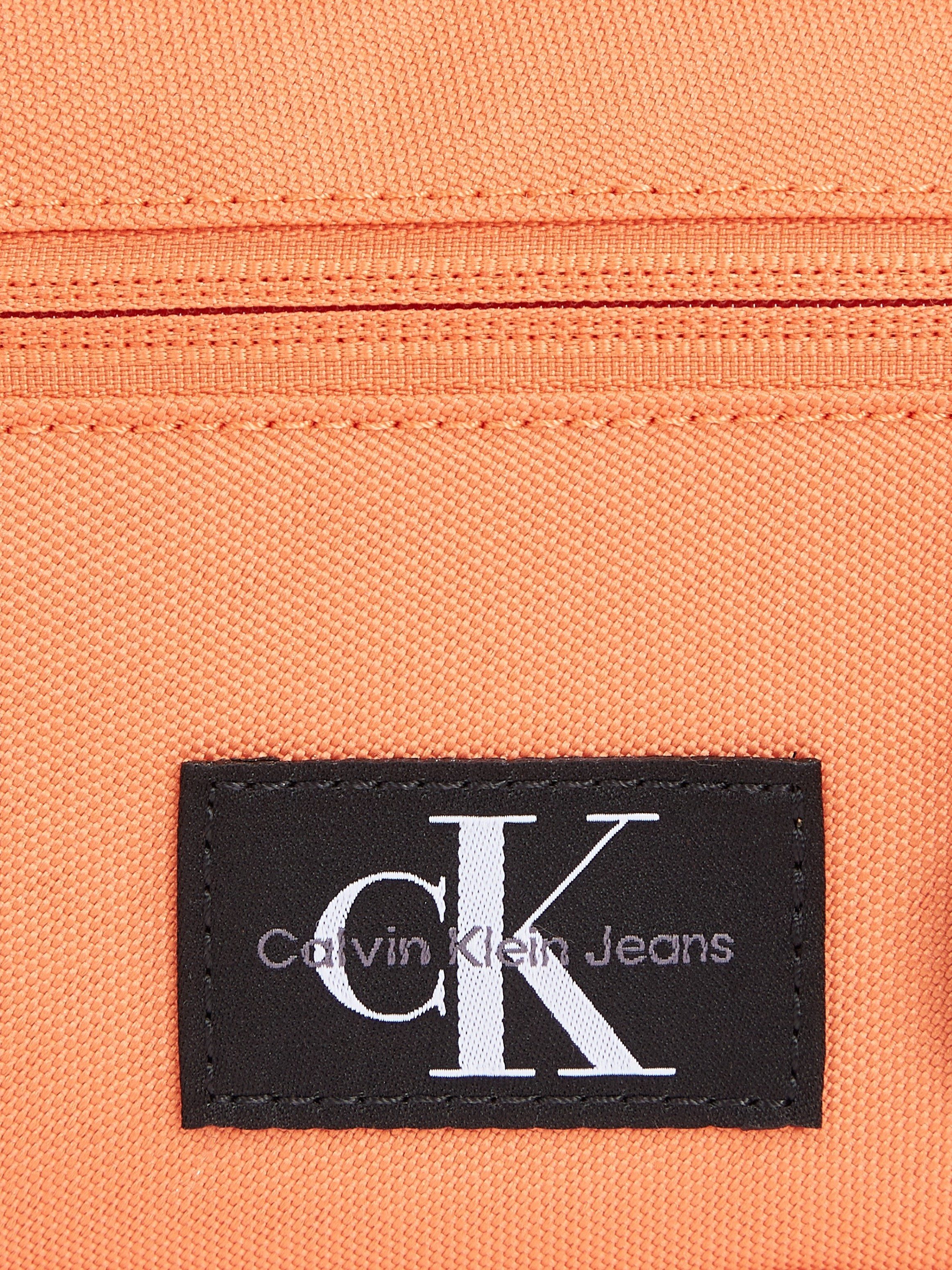 Calvin BAG21 CAMERA im Bag Design Klein ESSENTIALS Mini SPORT praktischen koralle Jeans W,