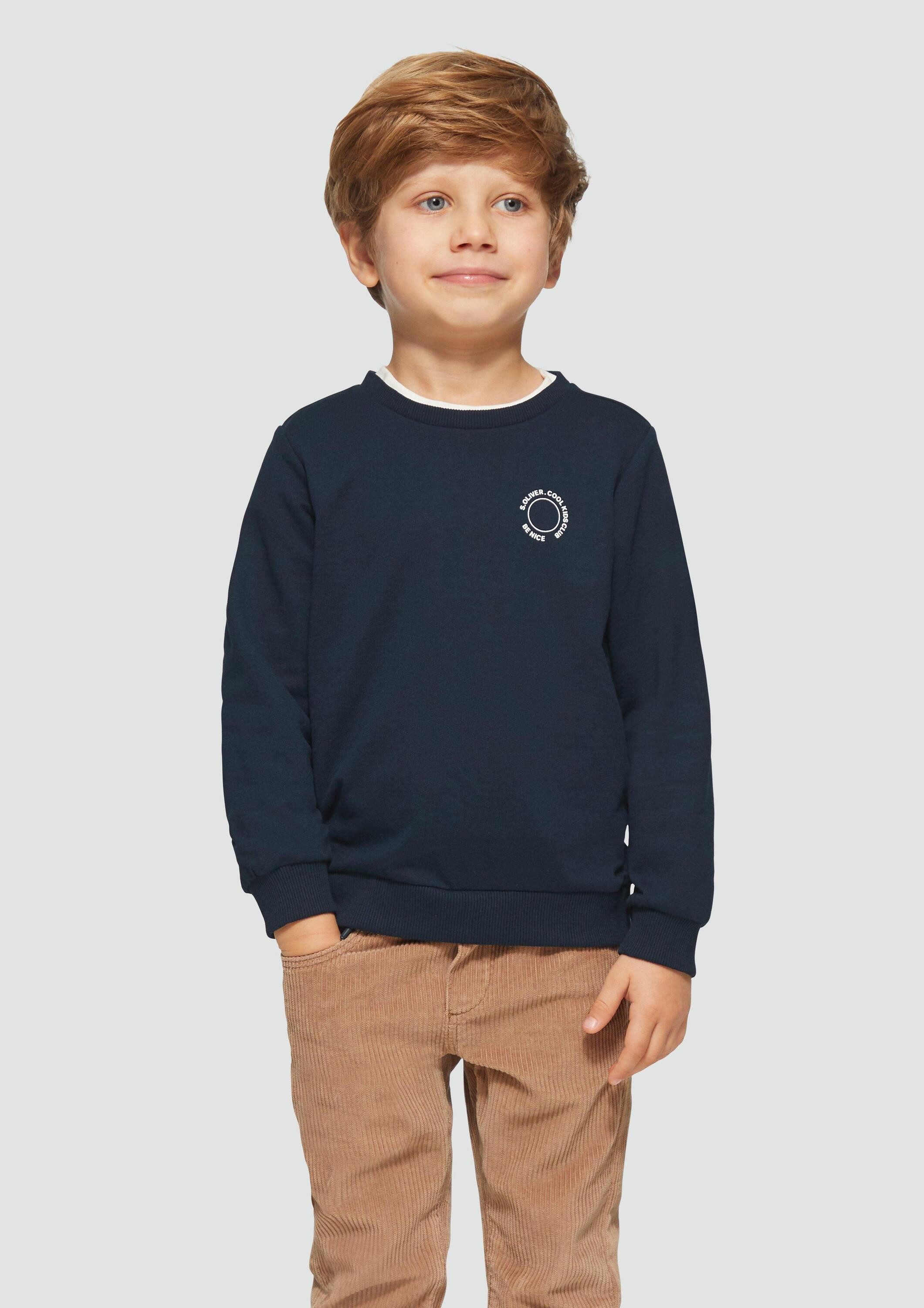 s.Oliver Sweatshirt Sweatshirt Unisex Sweatshirt mit Rippbündchen und kleinem Print-Detail – Bild 4 von 5