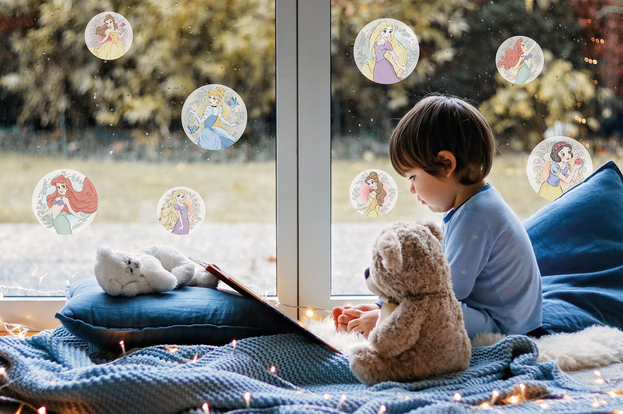 Komar Fensterbild Fenstersticker - Princess Kindness - Größe 30 x 30 cm, 34 x 30 cm, 2 Bogen