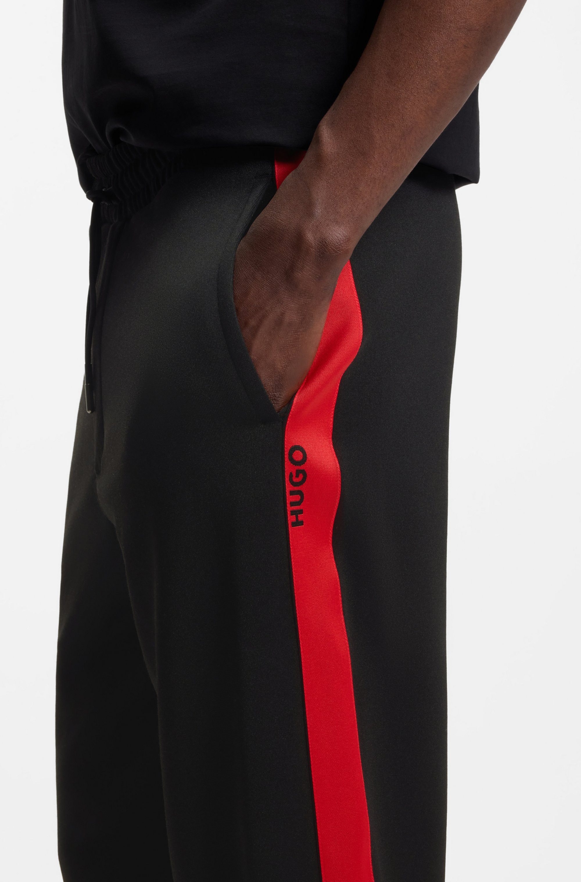 HUGO Sweathose Dolos Reißverschlüsse am Saum, Relaxed Fit, Logo-Tape