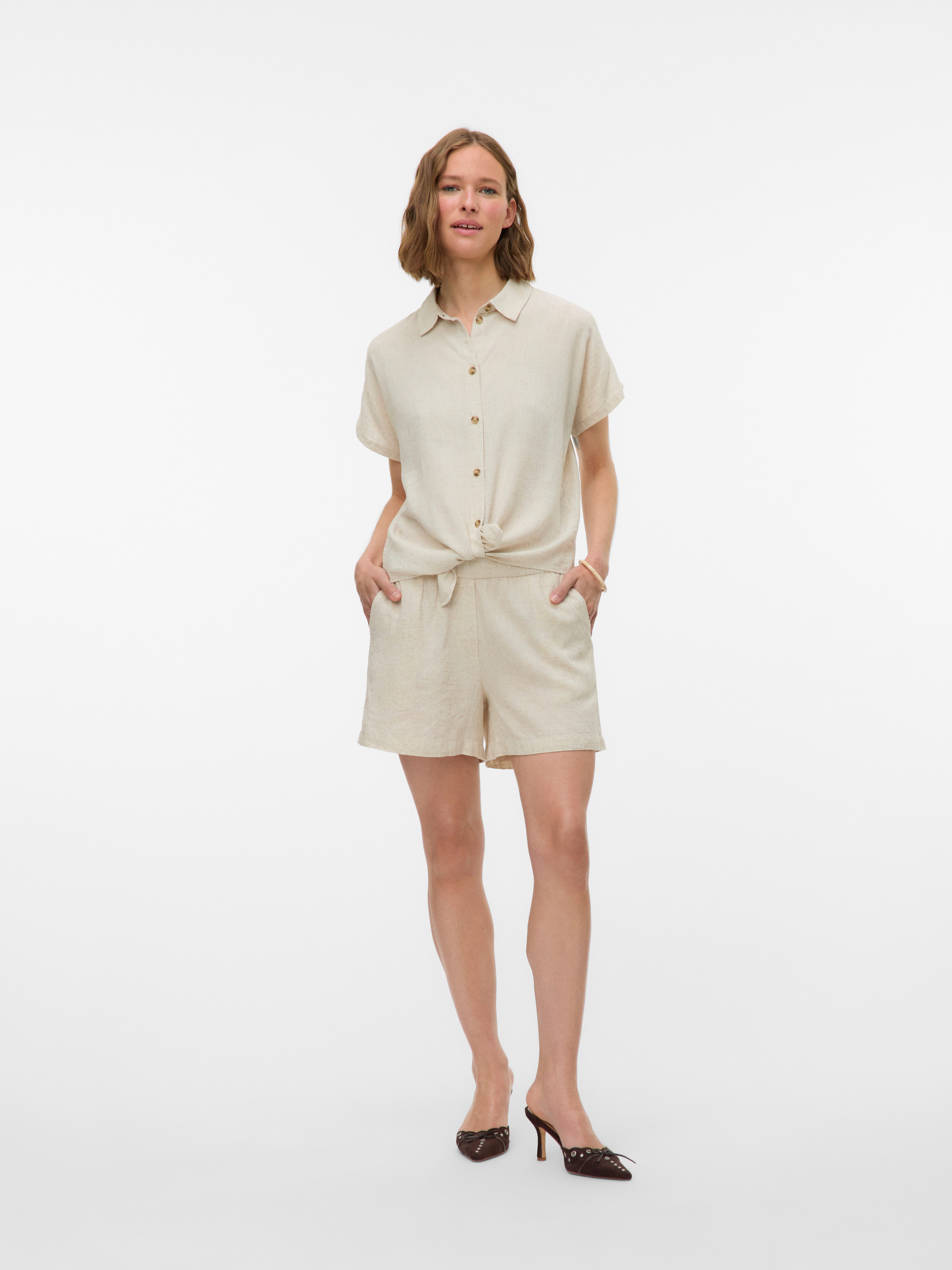 Vero Moda Shorts VMTHEA MW SHORTS WVN NOOS