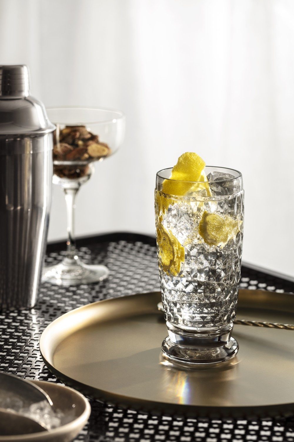 Villeroy & Boch Cocktailglas Boston Coloured, Kristallglas, Spülmaschinengeeignet, Grau, Boston, H: 16.2cm