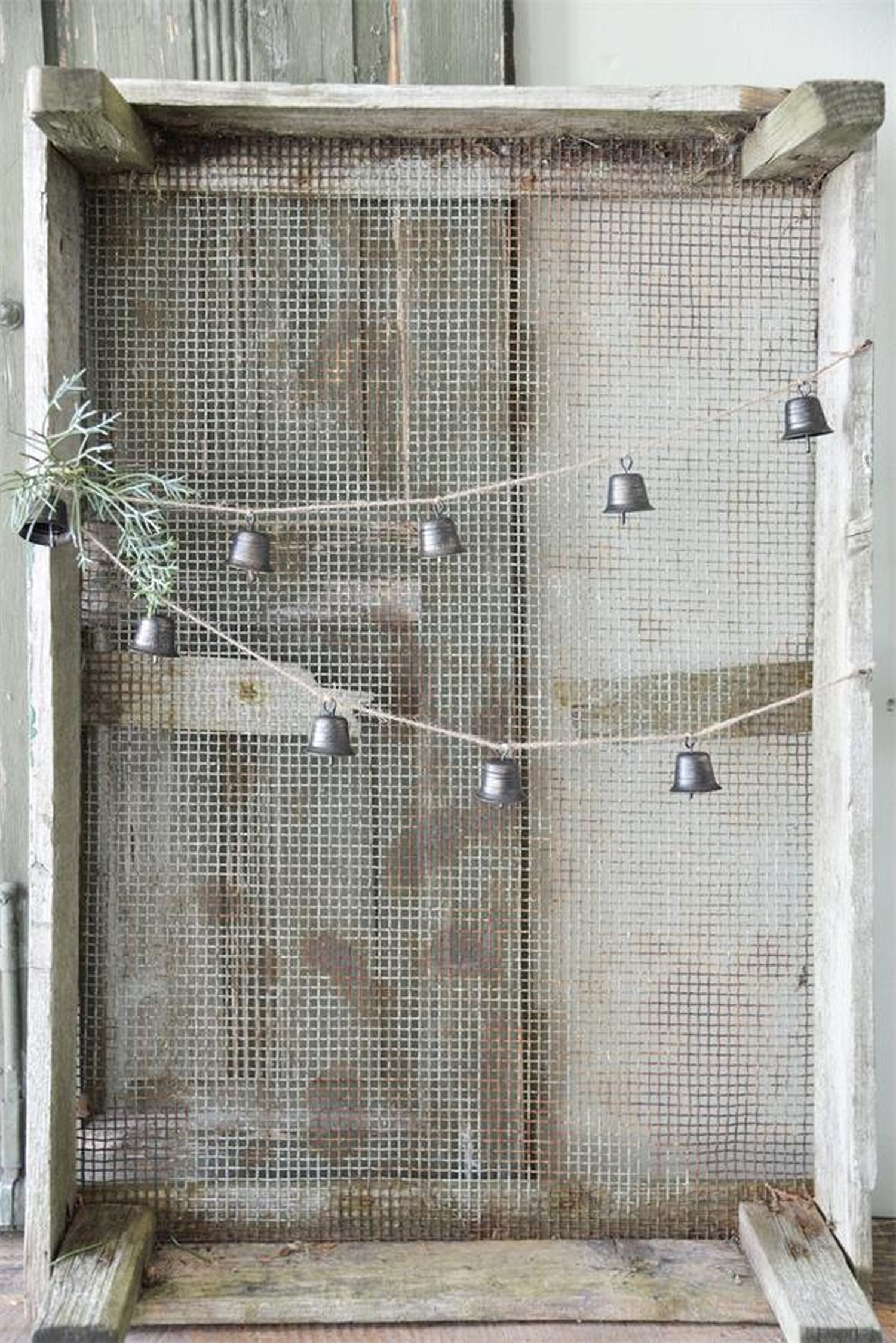 Jeanne d´Arc living Girlanden Weihnachtsglocken auf Juteschnur 110 cm – Metallglocken, Dekorative Glocken funktionierend