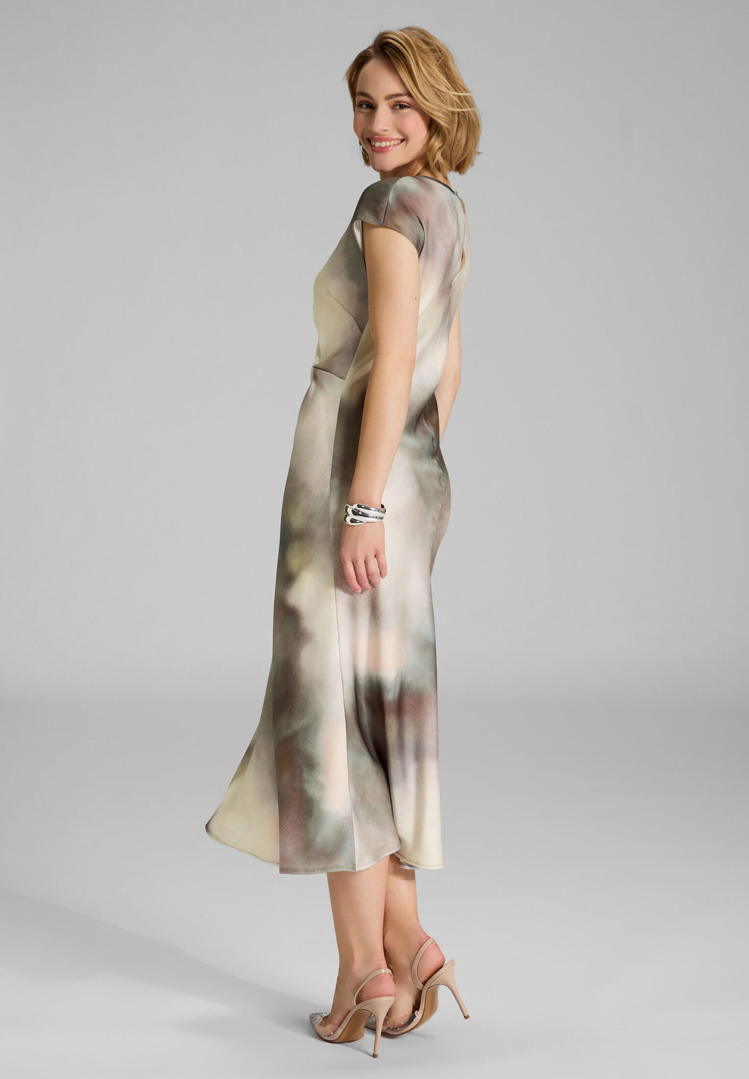 SWING Cocktailkleid Taillierte Passform mit fließendem Rockteil günstig online kaufen