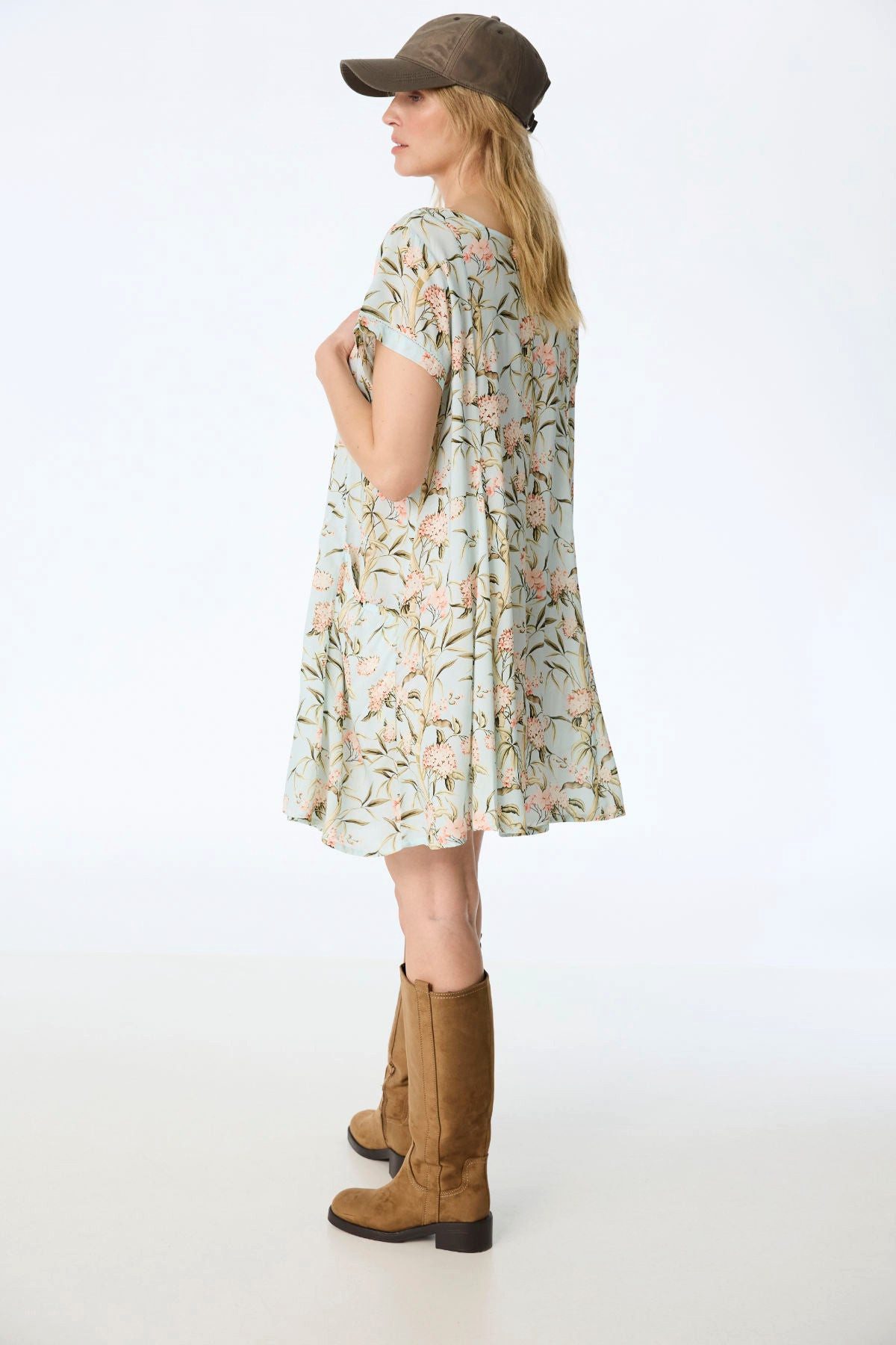 Himalaya Clothing Tunika Kleid Damen mit zartem floralem Muster atmungsaktiv & klimaregulierend Seidig-fließendes Blumenkleid aus leichter Viskose