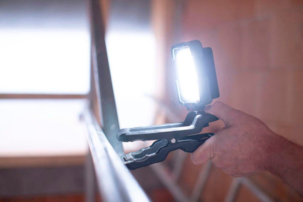 Brennenstuhl LED Arbeitsleuchte CL 1050 MA, Ein-/Ausschalter, USB-Anschluss mit Ladefunktion, mehrere Helligkeitsstufen, LED fest integriert, Tageslichtweiß, mit Neigungswinkel, USB, Powerbank